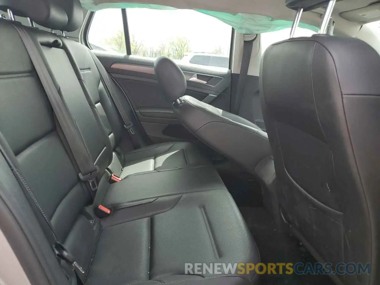 10 Photograph of a damaged car 3VWG57AU0KM038190 VOLKSWAGEN GOLF 2019
