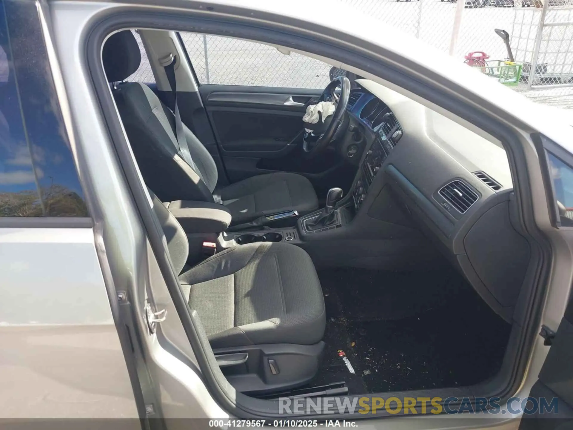 5 Photograph of a damaged car 3VWG57AU1KM036674 VOLKSWAGEN GOLF 2019