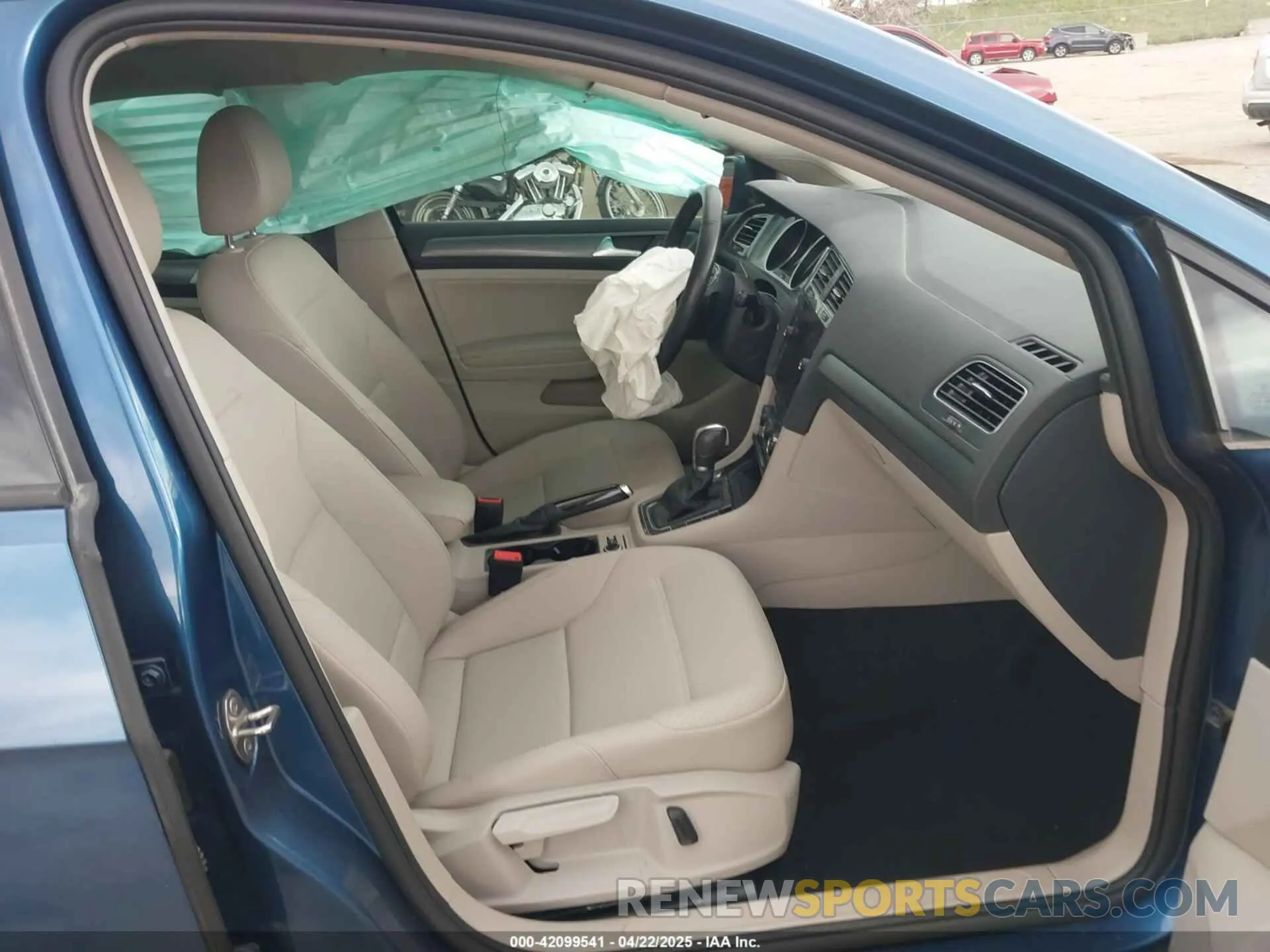 5 Photograph of a damaged car 3VWG57AU3KM015910 VOLKSWAGEN GOLF 2019