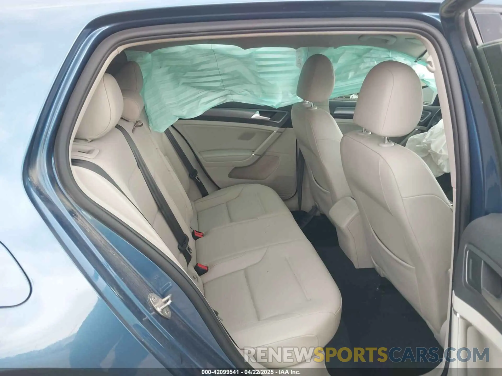 8 Photograph of a damaged car 3VWG57AU3KM015910 VOLKSWAGEN GOLF 2019