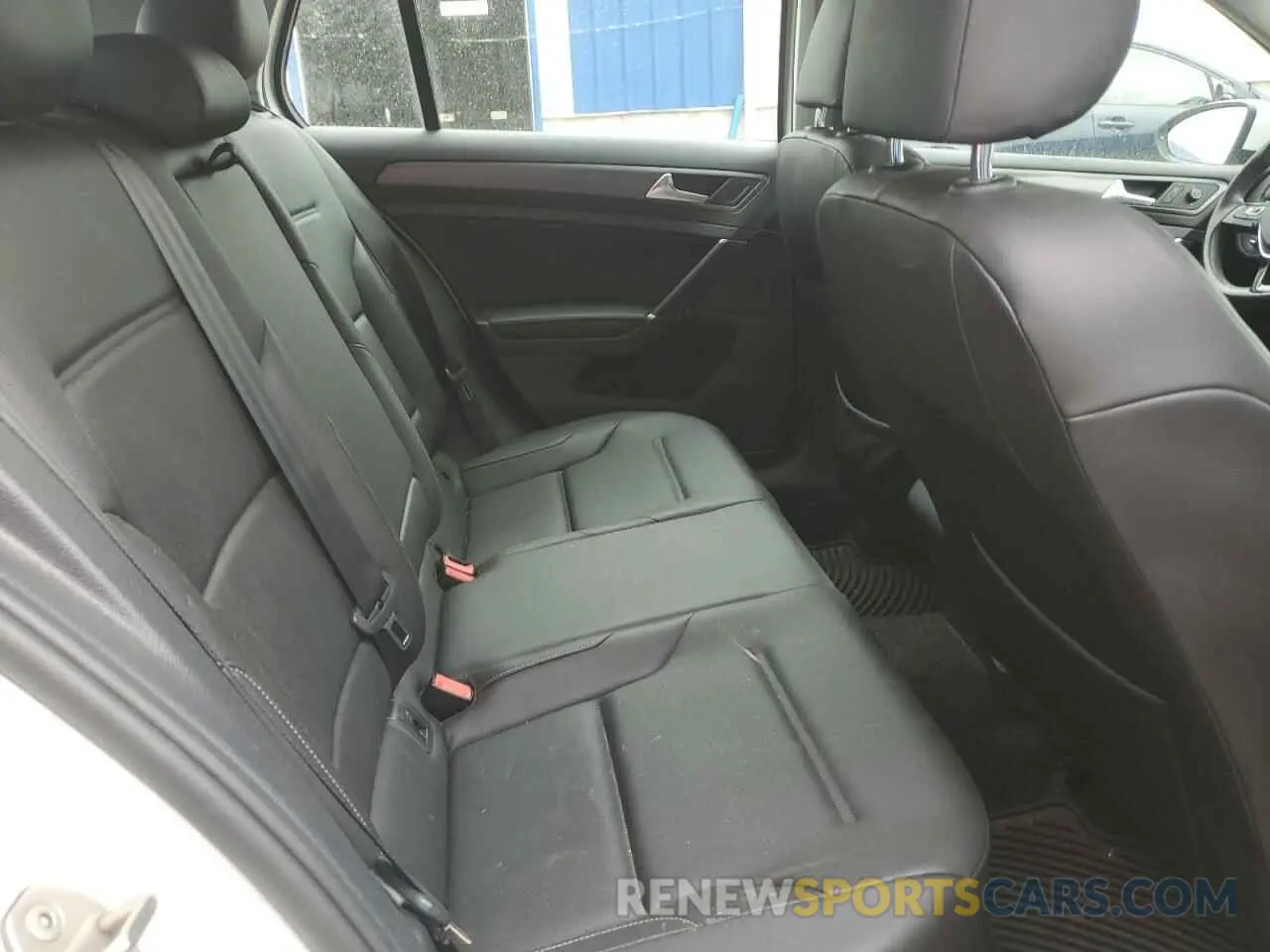 10 Photograph of a damaged car 3VWG57AU3KM030374 VOLKSWAGEN GOLF 2019