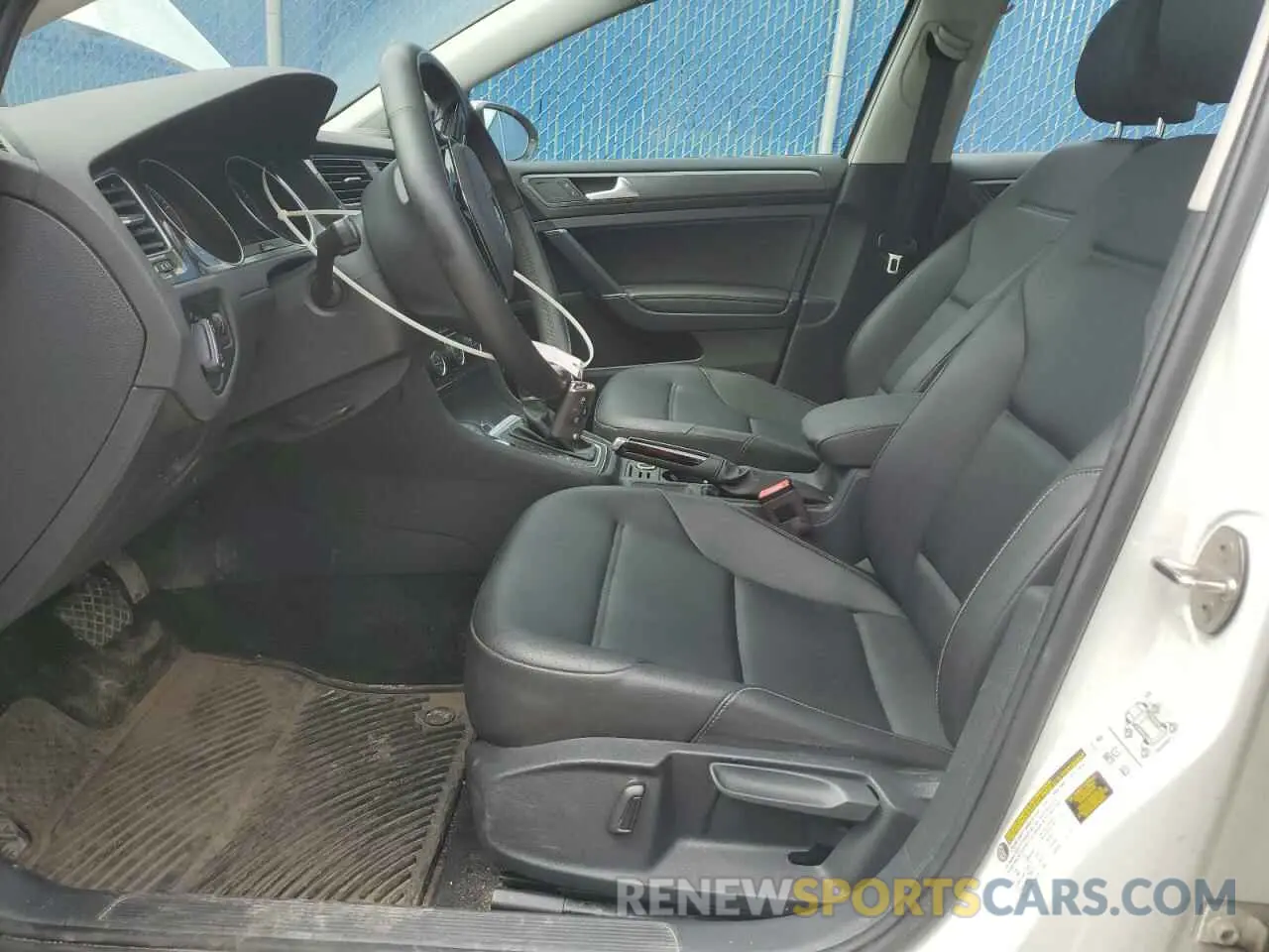 7 Photograph of a damaged car 3VWG57AU3KM030374 VOLKSWAGEN GOLF 2019