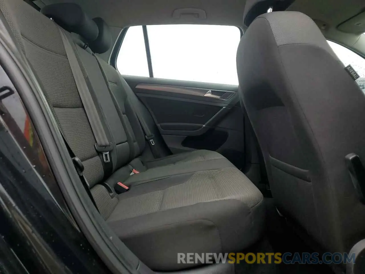 10 Photograph of a damaged car 3VWG57AU4KM017472 VOLKSWAGEN GOLF 2019