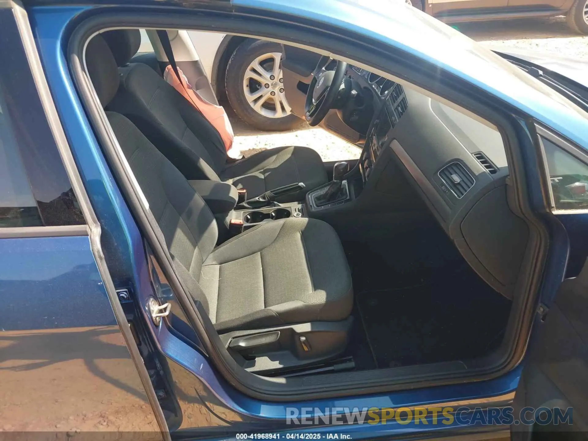 5 Photograph of a damaged car 3VWG57AU7KM013321 VOLKSWAGEN GOLF 2019
