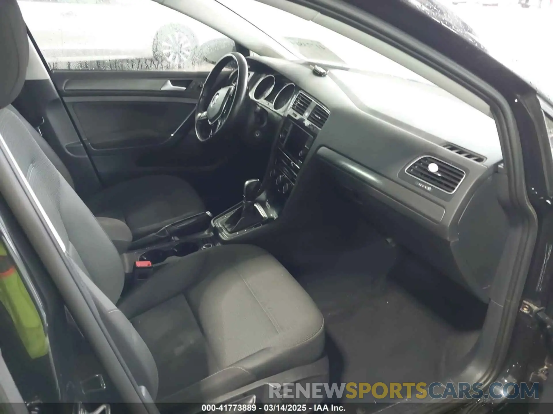 5 Photograph of a damaged car 3VWG57AU7KM020866 VOLKSWAGEN GOLF 2019