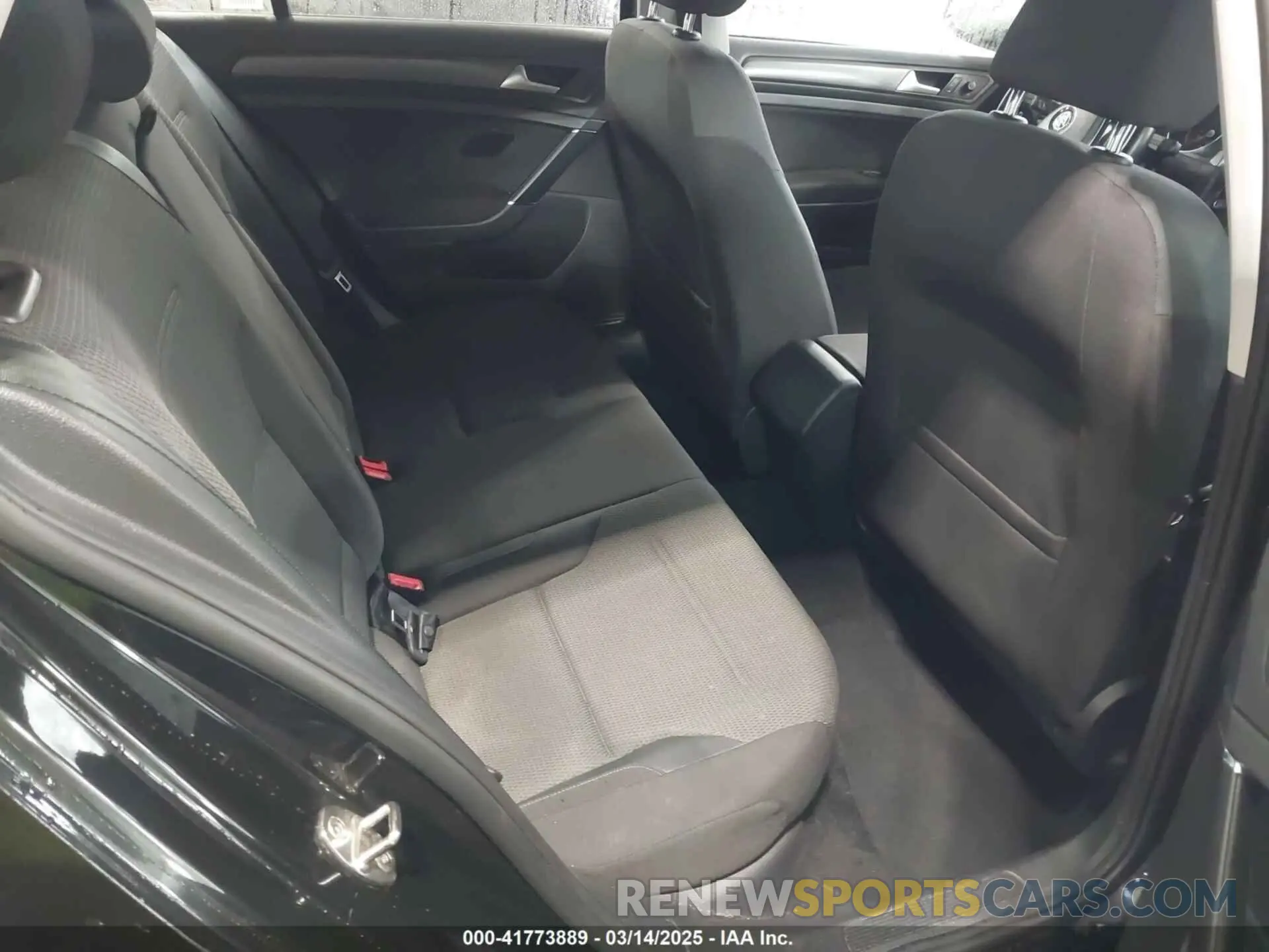 8 Photograph of a damaged car 3VWG57AU7KM020866 VOLKSWAGEN GOLF 2019