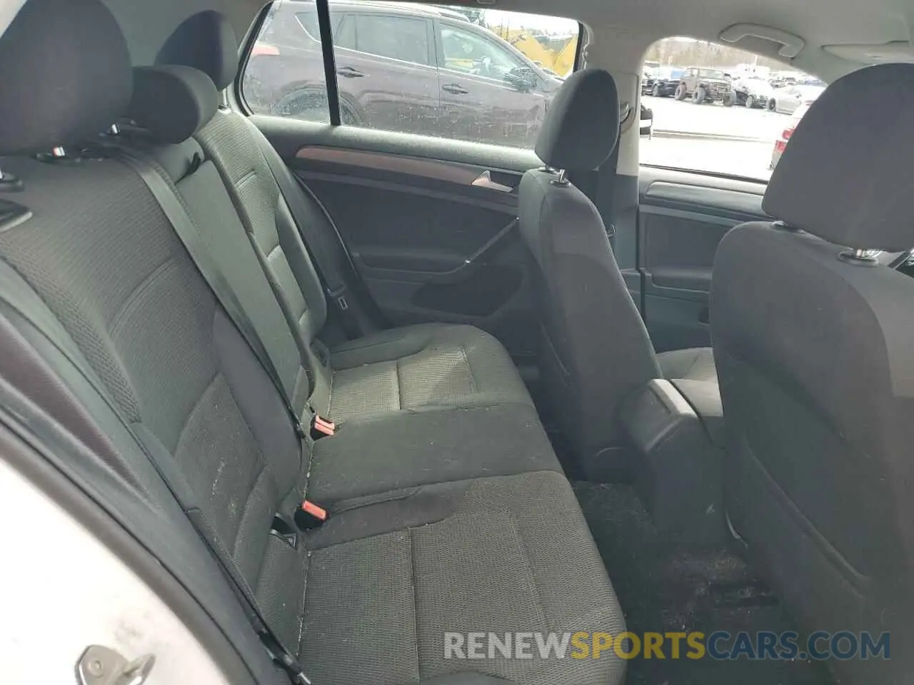 10 Photograph of a damaged car 3VWG57AU7KM023945 VOLKSWAGEN GOLF 2019