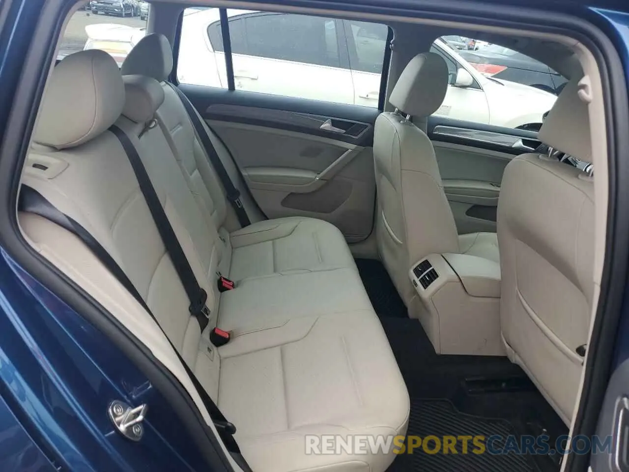 10 Photograph of a damaged car 3VWH17AU0KM503907 VOLKSWAGEN GOLF 2019