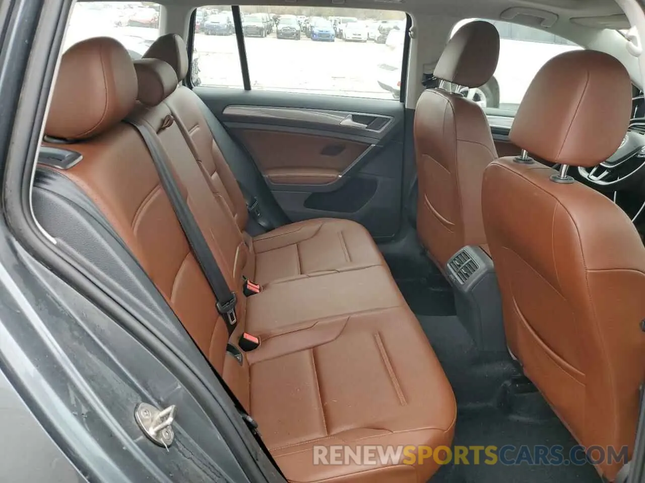 10 Photograph of a damaged car 3VWH17AU3KM524931 VOLKSWAGEN GOLF 2019