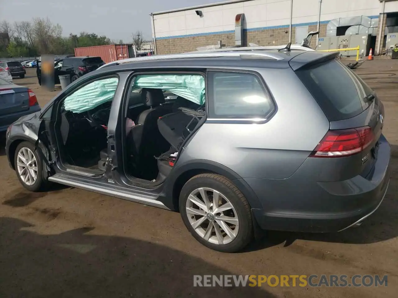 2 Photograph of a damaged car 3VWH17AU4KM502825 VOLKSWAGEN GOLF 2019