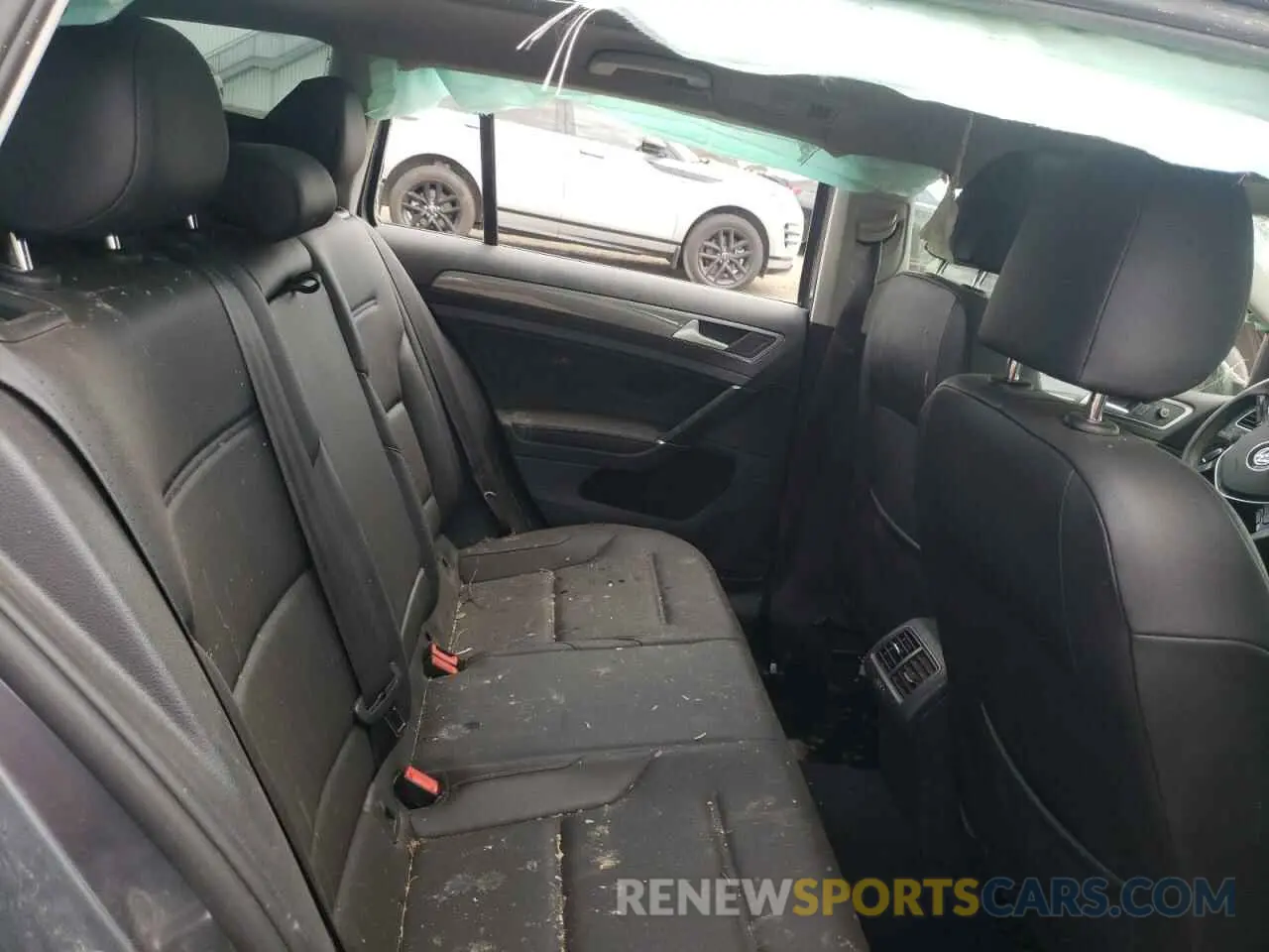 10 Photograph of a damaged car 3VWH17AU4KM505126 VOLKSWAGEN GOLF 2019
