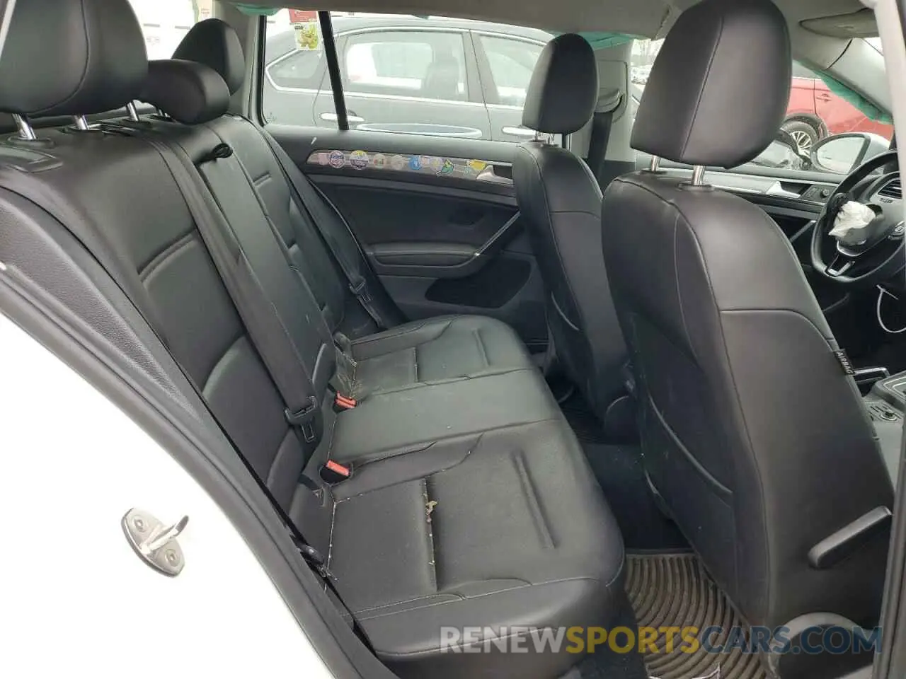 10 Photograph of a damaged car 3VWH17AU4KM522816 VOLKSWAGEN GOLF 2019