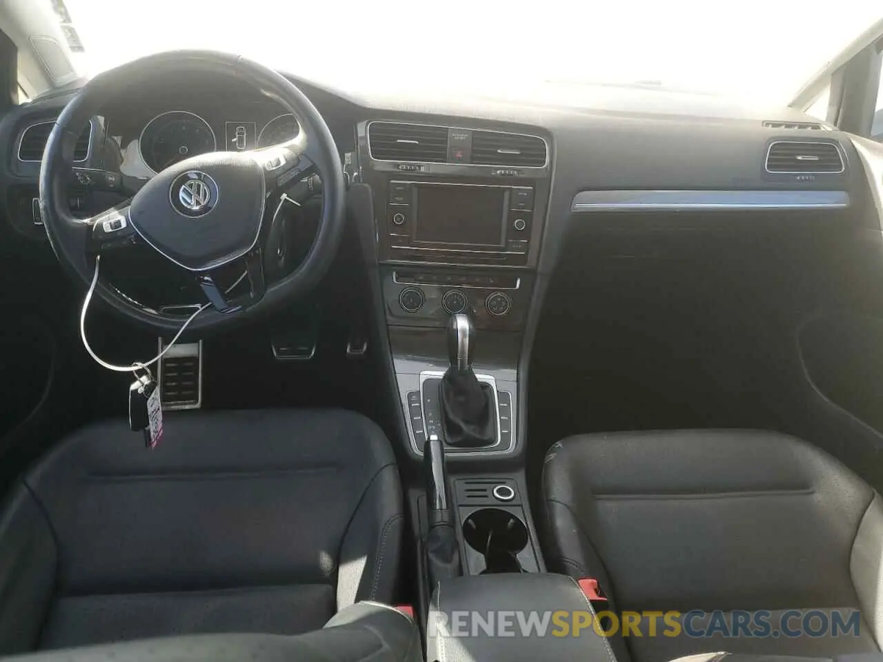 8 Photograph of a damaged car 3VWH17AU6KM514233 VOLKSWAGEN GOLF 2019