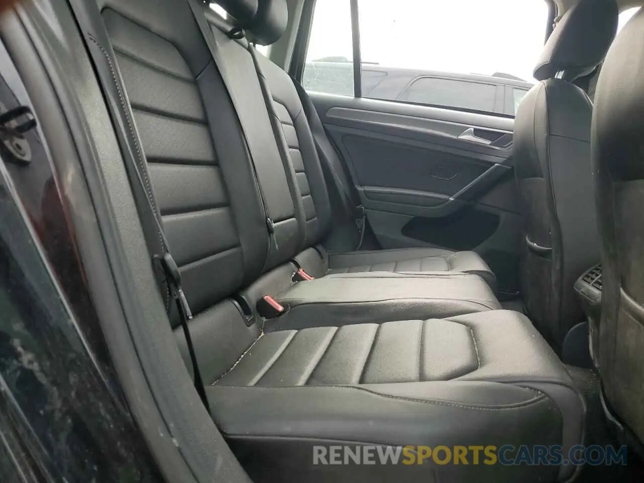 10 Photograph of a damaged car 3VWH17AUXKM515711 VOLKSWAGEN GOLF 2019