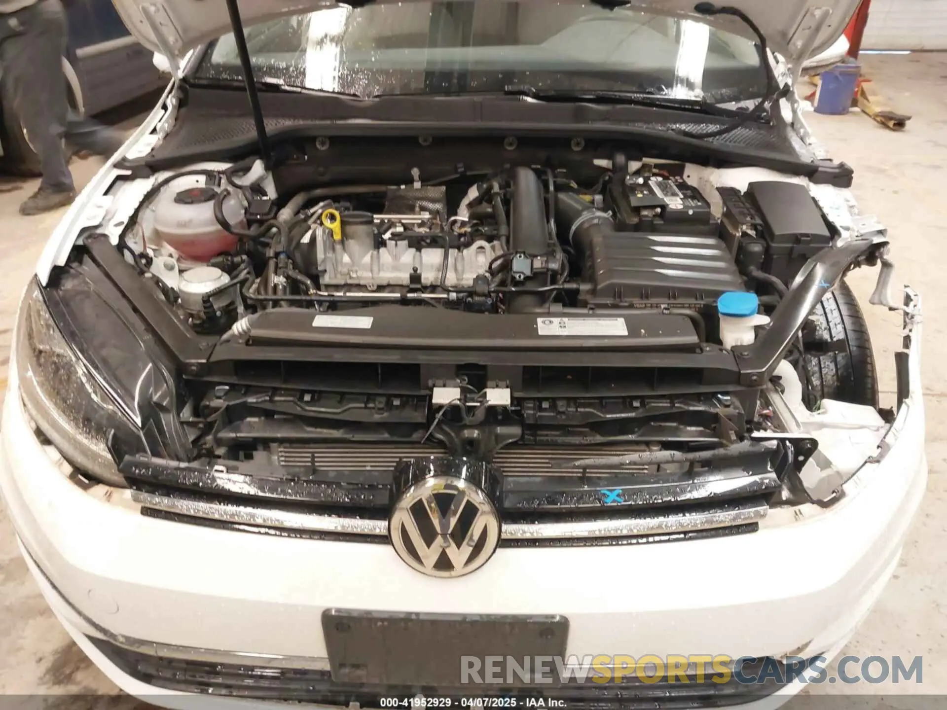 10 Photograph of a damaged car 3VWW57AU3KM032332 VOLKSWAGEN GOLF 2019