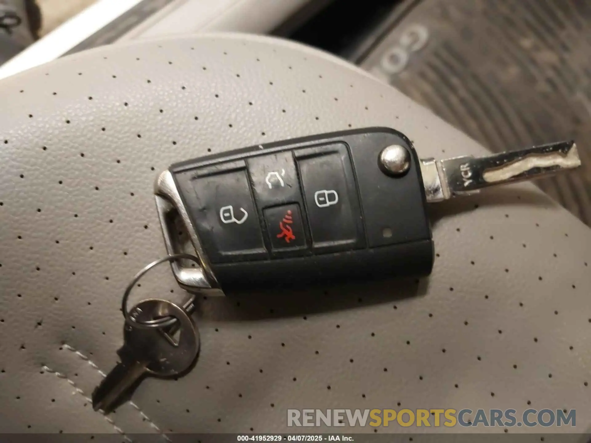 11 Photograph of a damaged car 3VWW57AU3KM032332 VOLKSWAGEN GOLF 2019