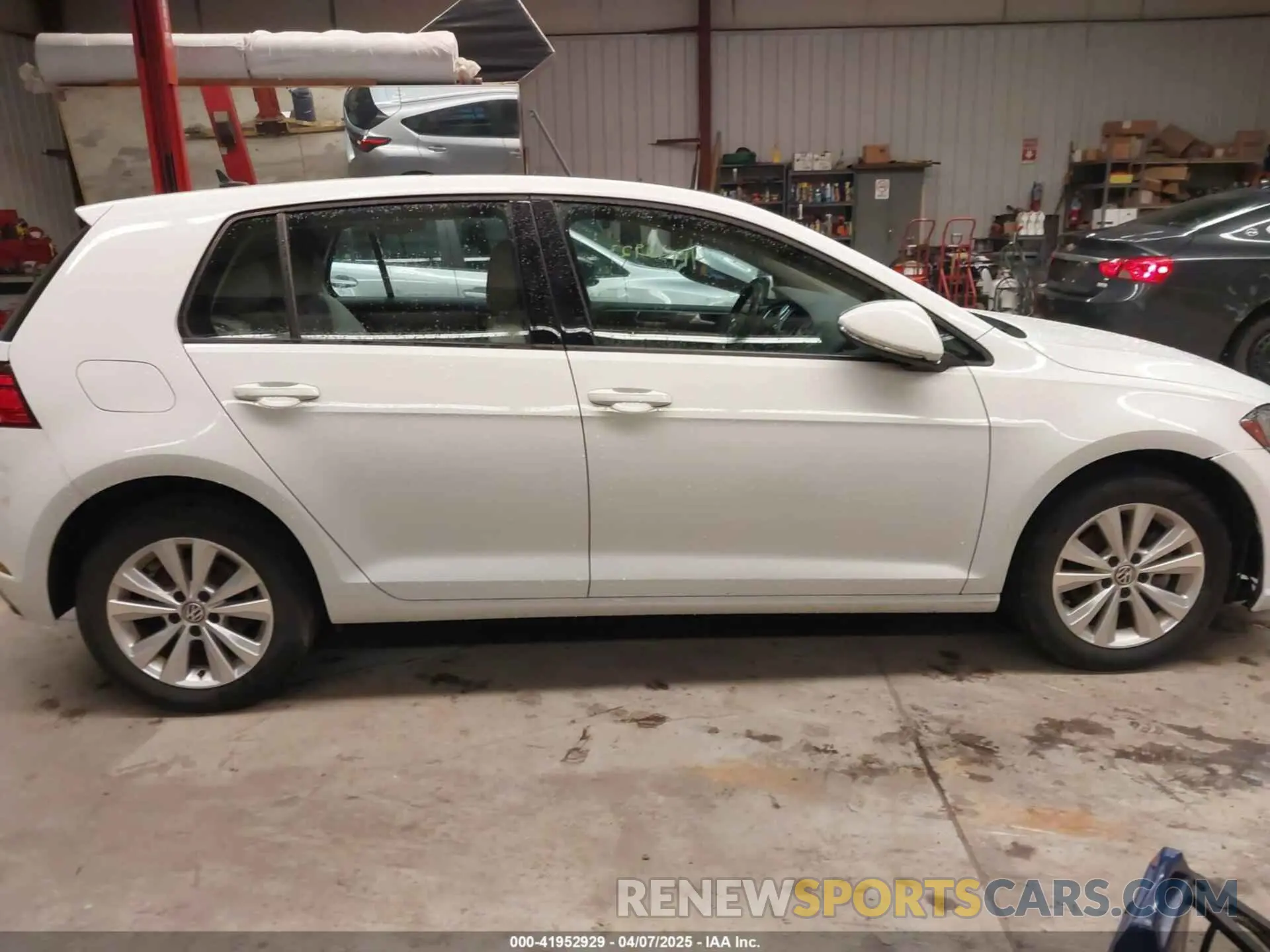 14 Photograph of a damaged car 3VWW57AU3KM032332 VOLKSWAGEN GOLF 2019