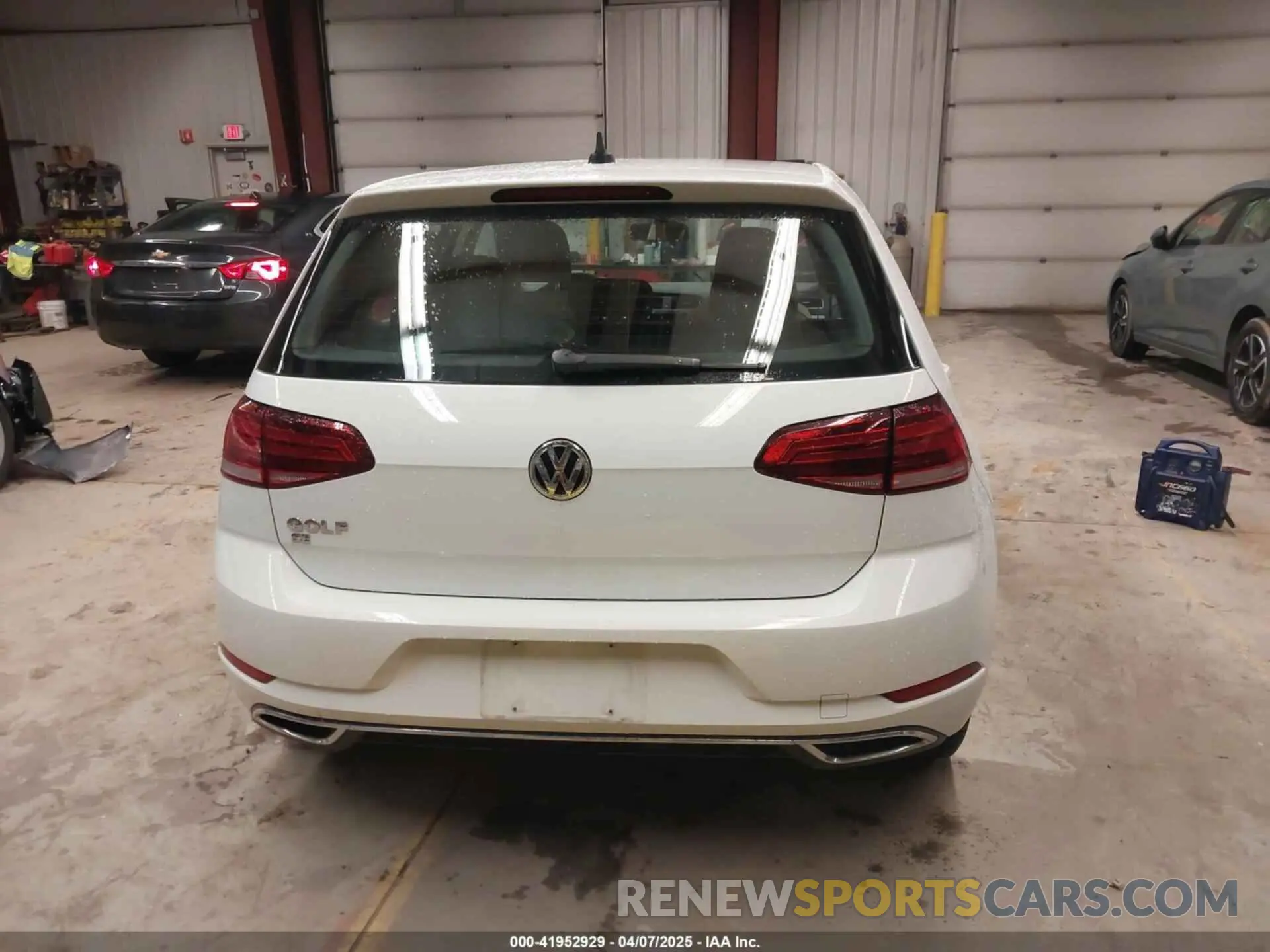 17 Photograph of a damaged car 3VWW57AU3KM032332 VOLKSWAGEN GOLF 2019
