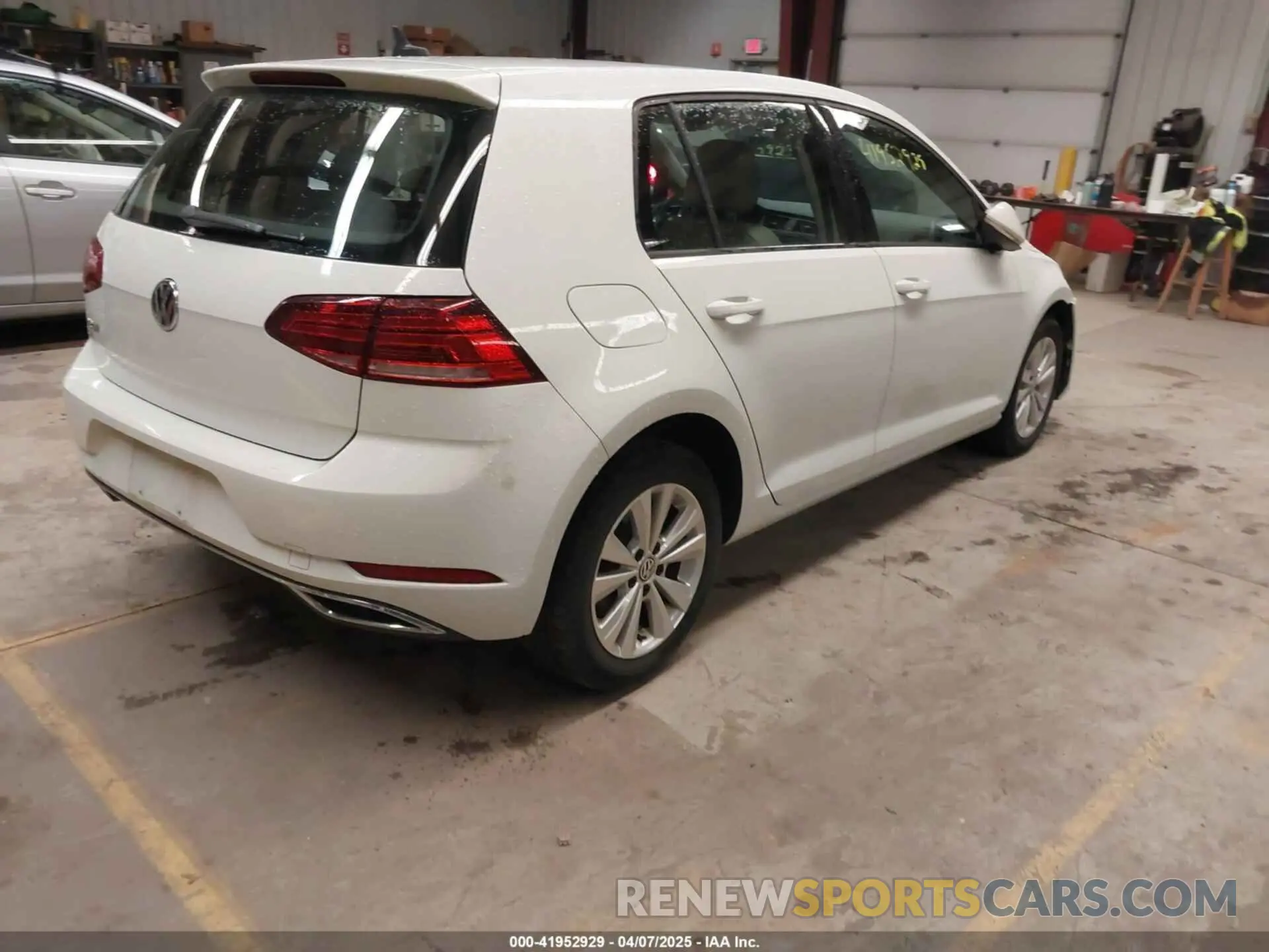 4 Photograph of a damaged car 3VWW57AU3KM032332 VOLKSWAGEN GOLF 2019