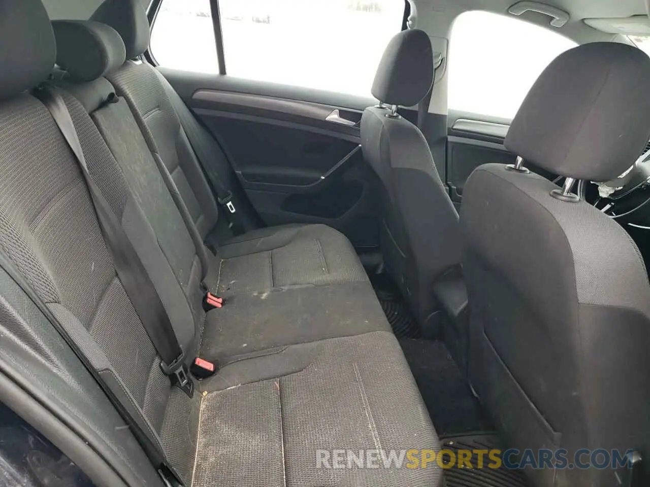 10 Photograph of a damaged car 3VWW57AUXKM029847 VOLKSWAGEN GOLF 2019