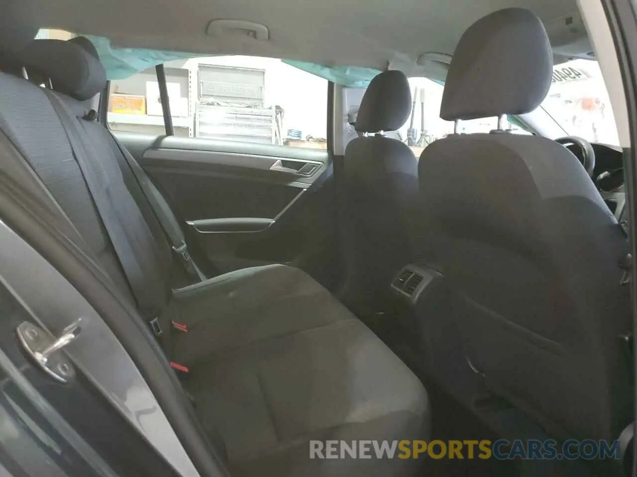 10 Photograph of a damaged car 3VWY57AU4KM512582 VOLKSWAGEN GOLF 2019