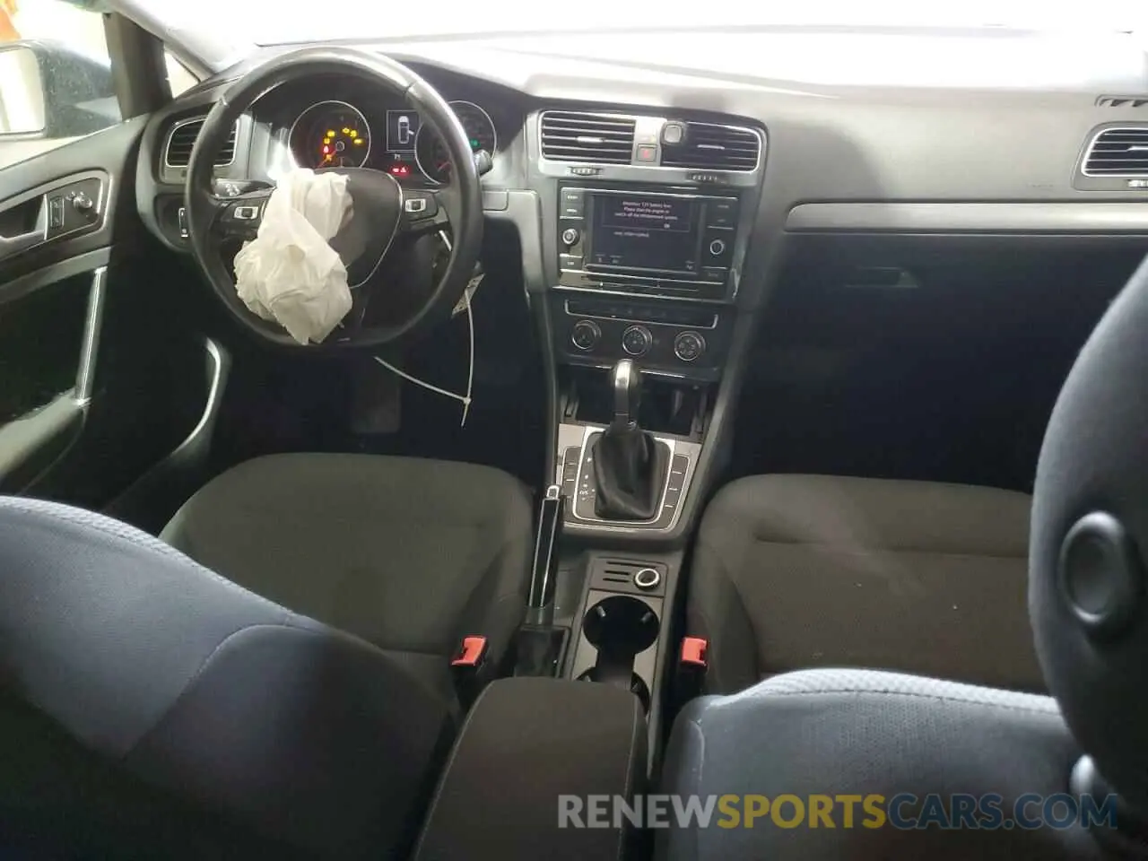 8 Photograph of a damaged car 3VWY57AU4KM512582 VOLKSWAGEN GOLF 2019