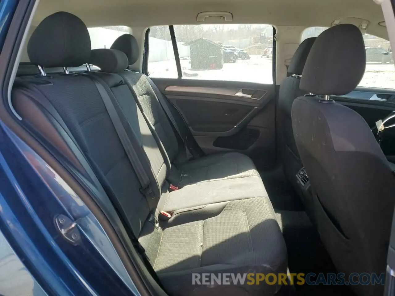 10 Photograph of a damaged car 3VWY57AU6KM512342 VOLKSWAGEN GOLF 2019