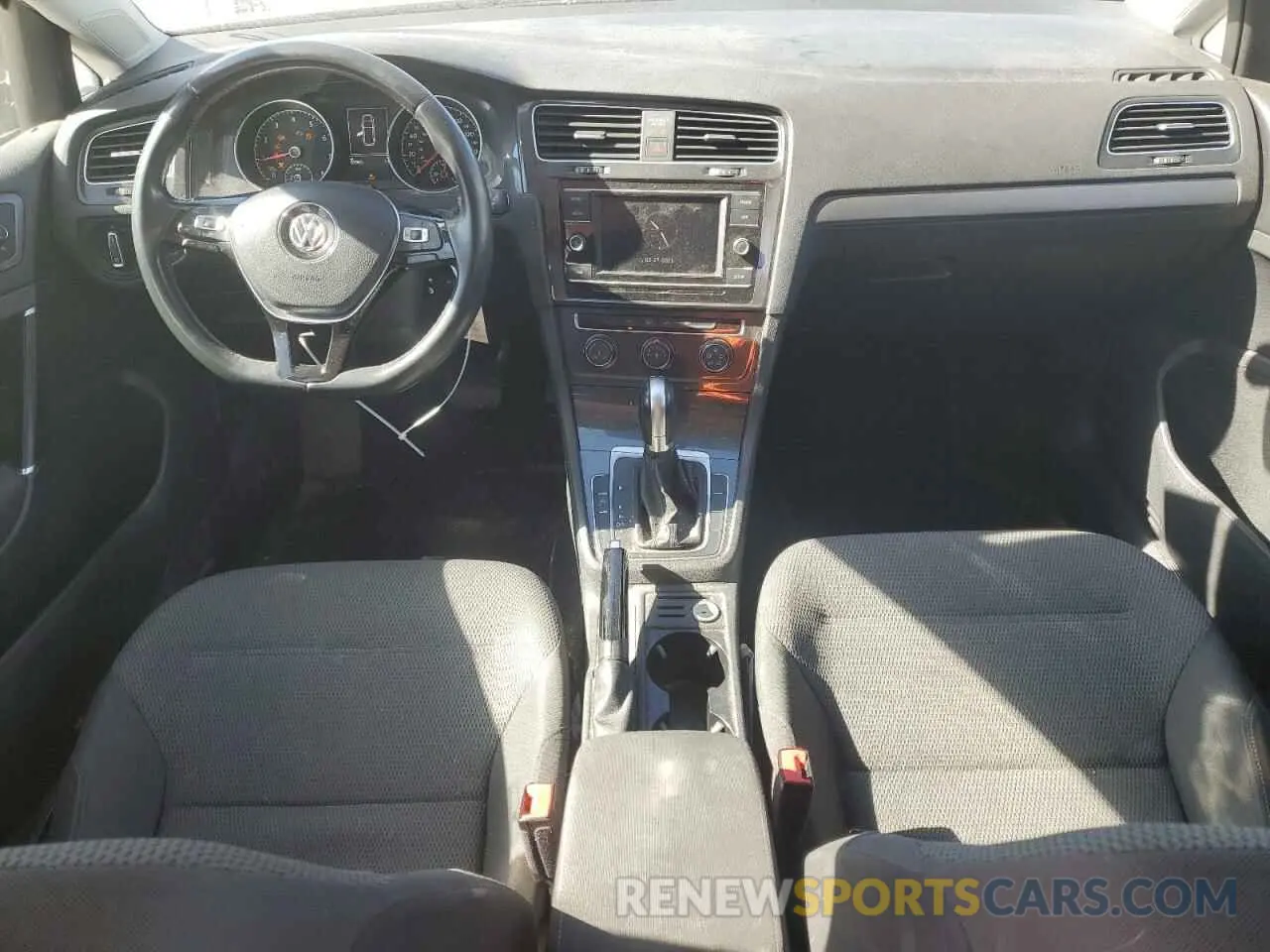 8 Photograph of a damaged car 3VWY57AU6KM512342 VOLKSWAGEN GOLF 2019