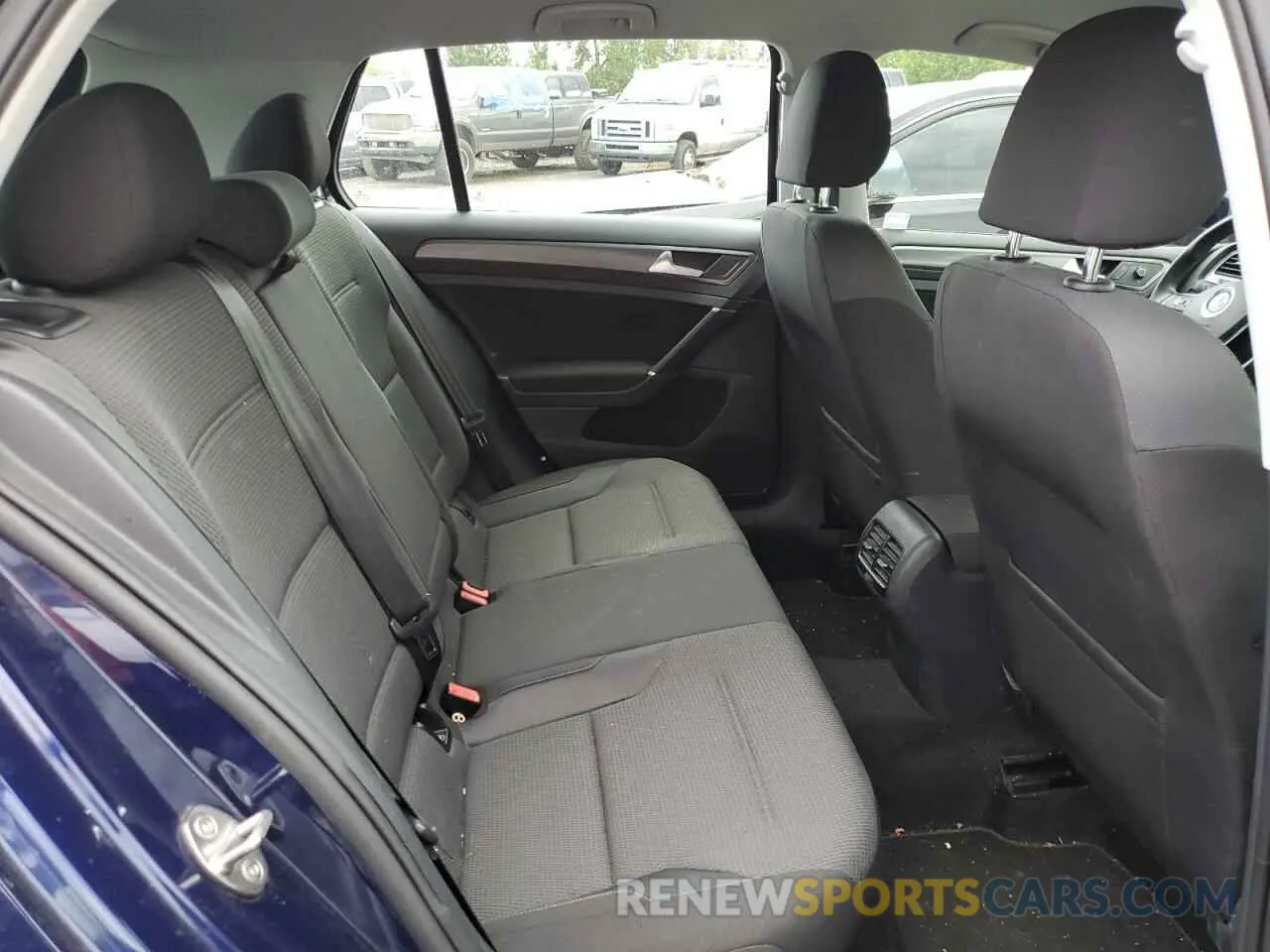 10 Photograph of a damaged car WVWKR7AU4KW911599 VOLKSWAGEN GOLF 2019