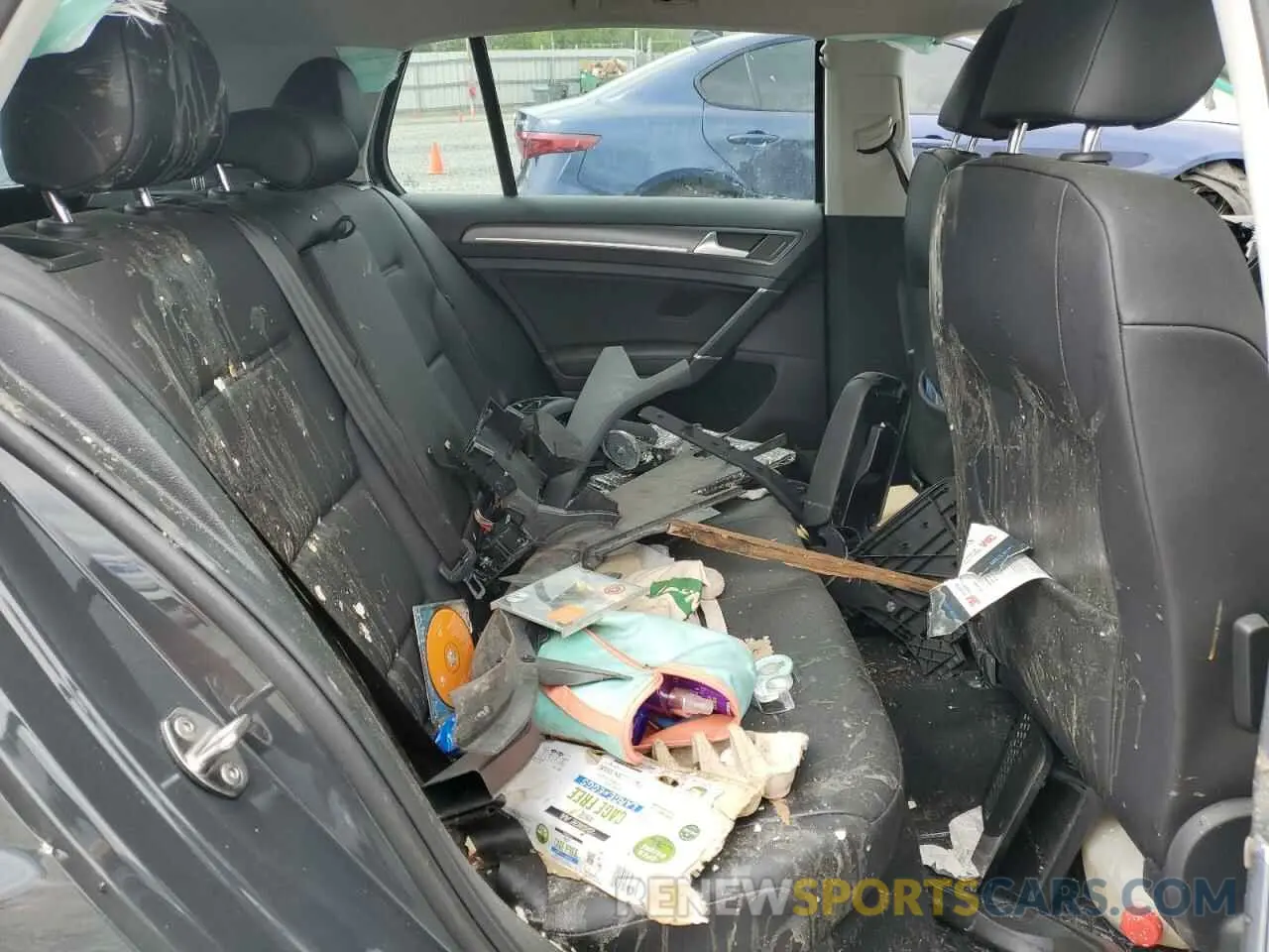 11 Photograph of a damaged car WVWPR7AU0KW913047 VOLKSWAGEN GOLF 2019