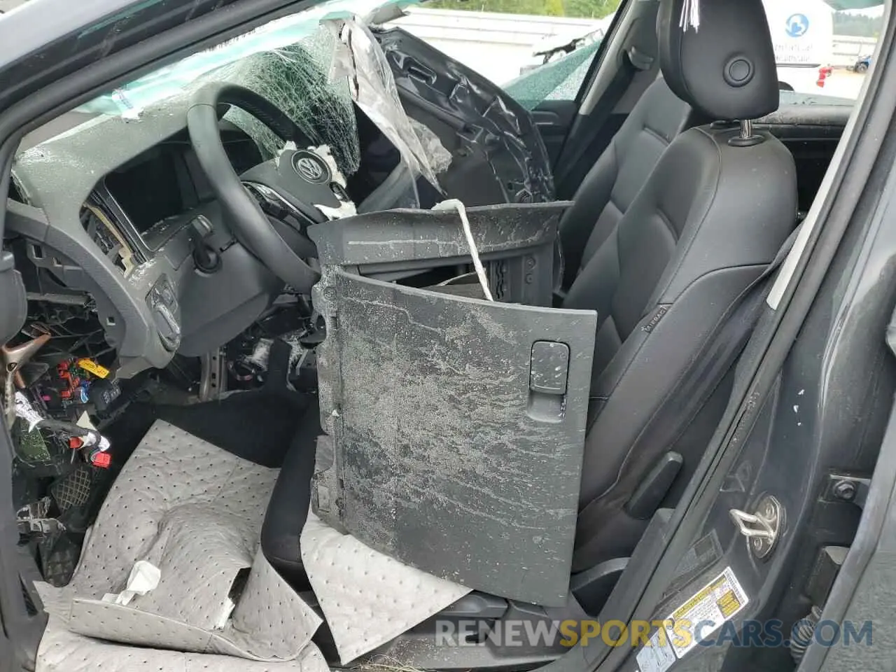 7 Photograph of a damaged car WVWPR7AU0KW913047 VOLKSWAGEN GOLF 2019