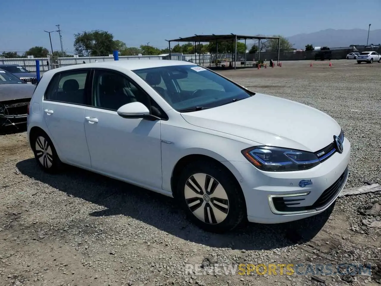 4 Photograph of a damaged car WVWPR7AU6KW909195 VOLKSWAGEN GOLF 2019