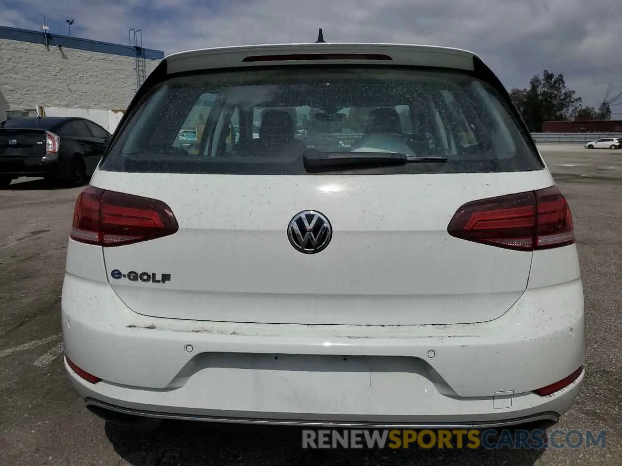6 Photograph of a damaged car WVWPR7AU6KW913862 VOLKSWAGEN GOLF 2019