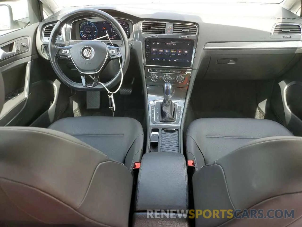 8 Photograph of a damaged car WVWPR7AU6KW913862 VOLKSWAGEN GOLF 2019