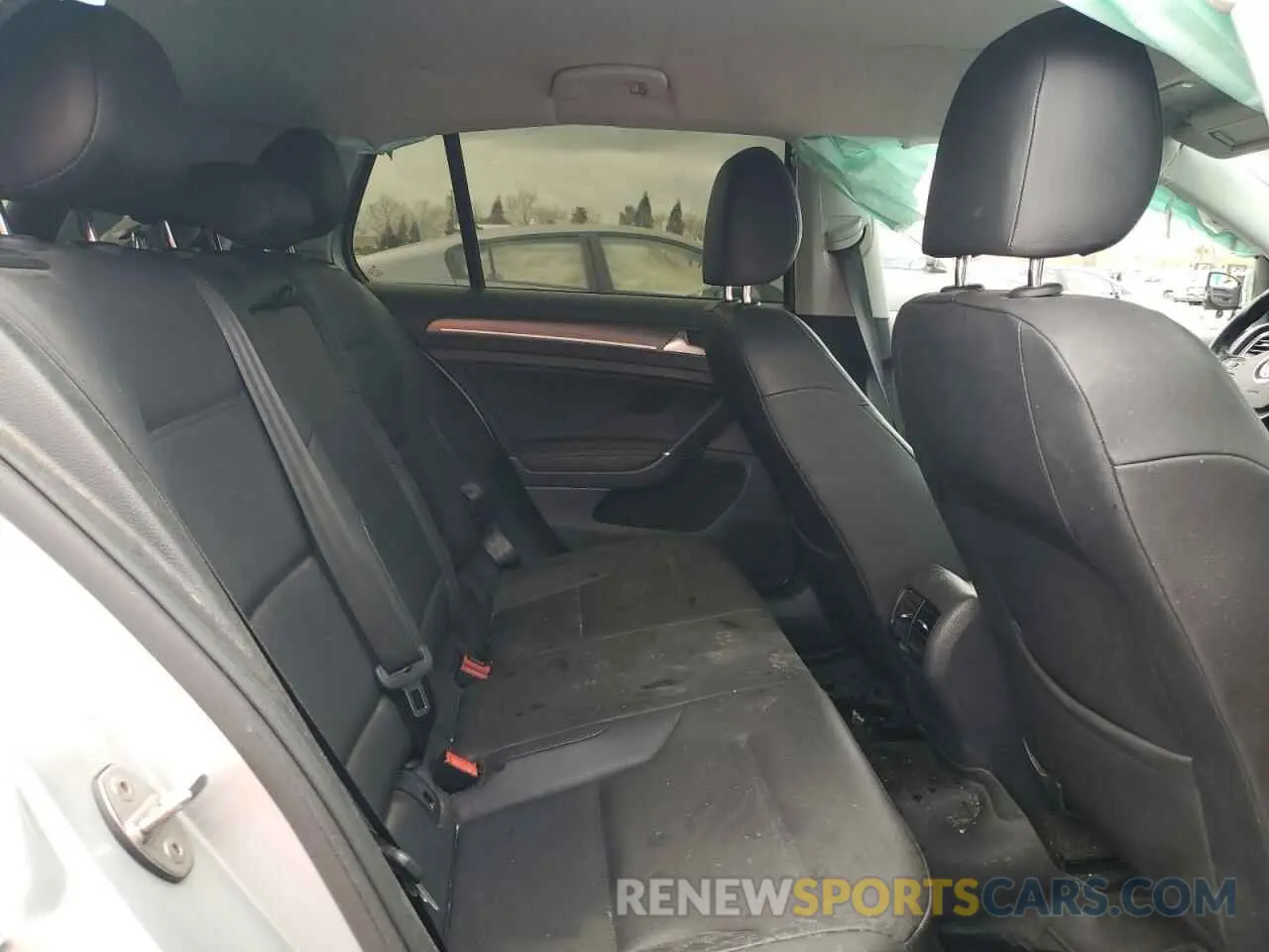 10 Photograph of a damaged car WVWPR7AU9KW910602 VOLKSWAGEN GOLF 2019