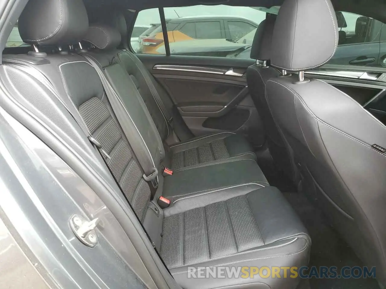 10 Photograph of a damaged car WVWVA7AU0KW126954 VOLKSWAGEN GOLF 2019
