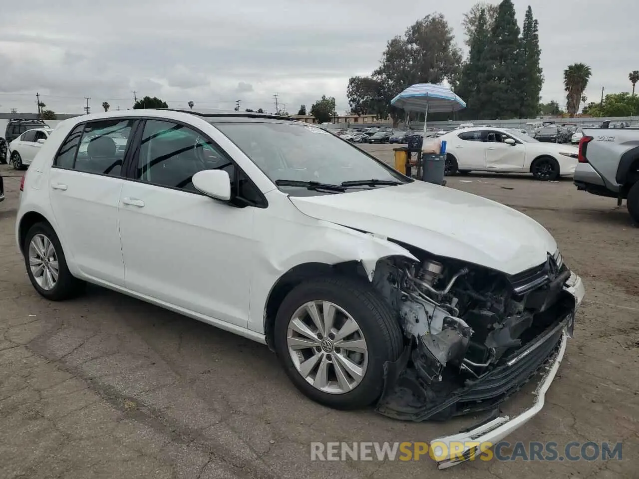4 Photograph of a damaged car 3VWG57AU1LM009105 VOLKSWAGEN GOLF 2020