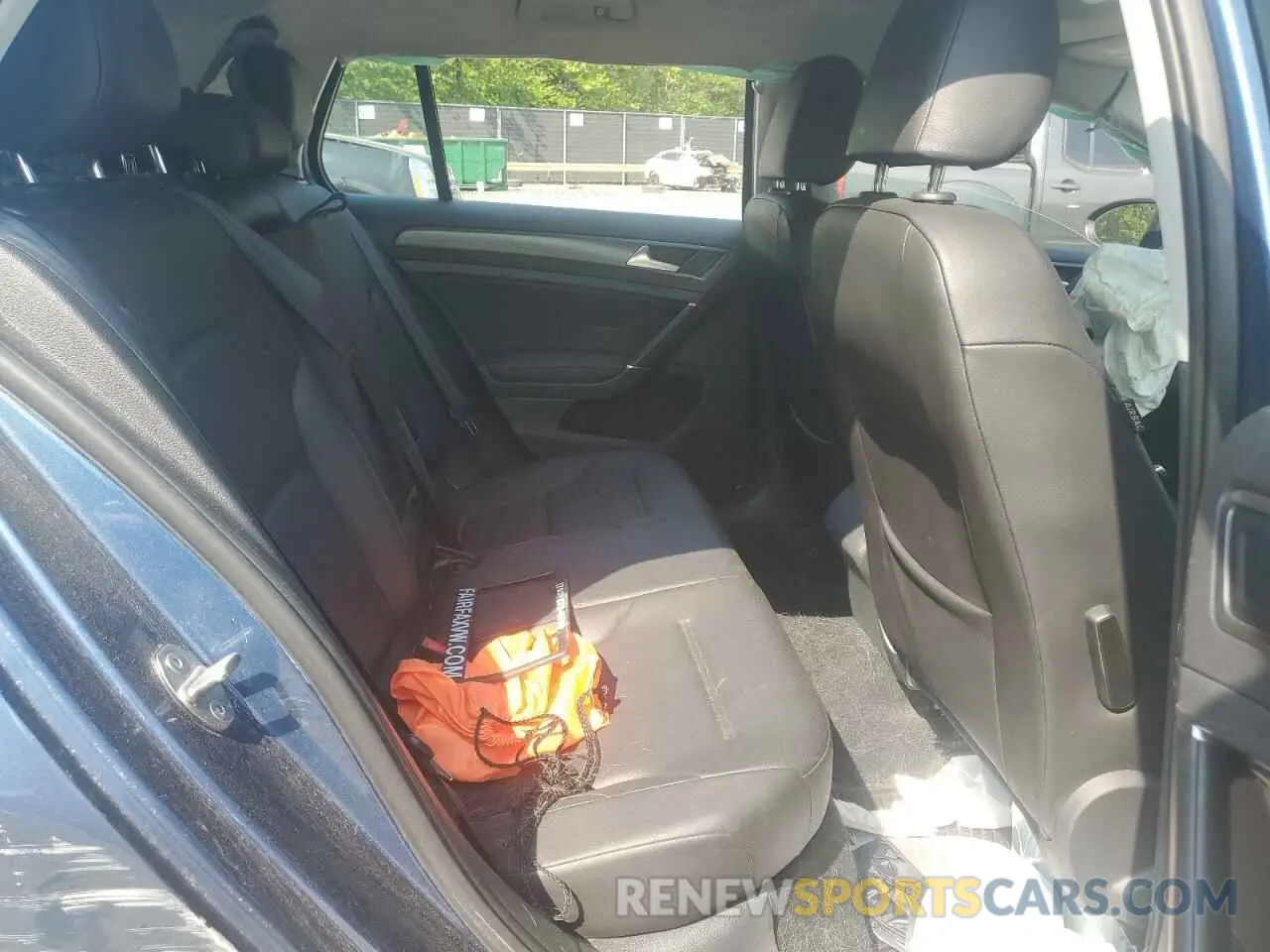 10 Photograph of a damaged car 3VWG57AU1LM009573 VOLKSWAGEN GOLF 2020