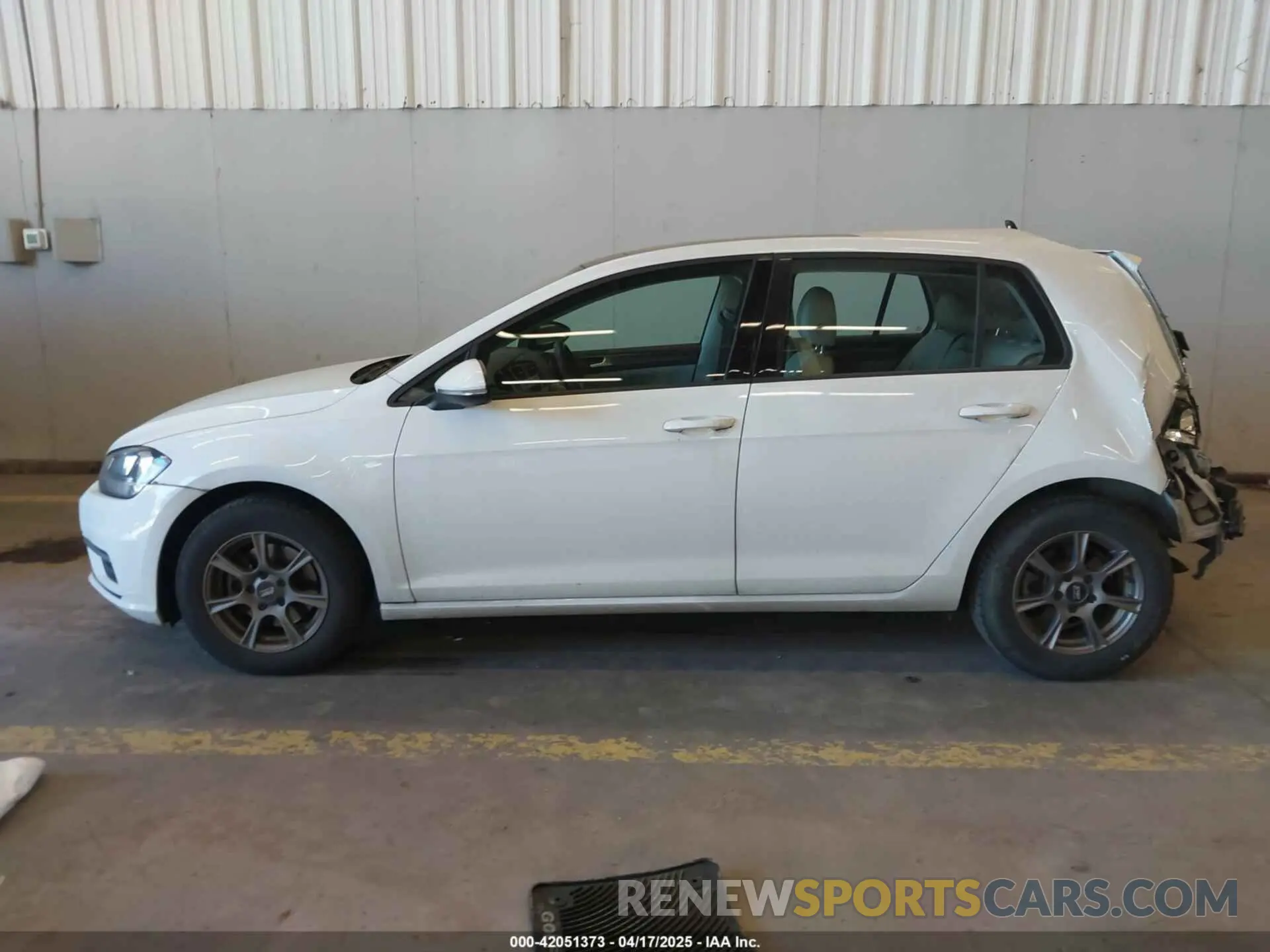 15 Photograph of a damaged car 3VWG57AU4LM009941 VOLKSWAGEN GOLF 2020