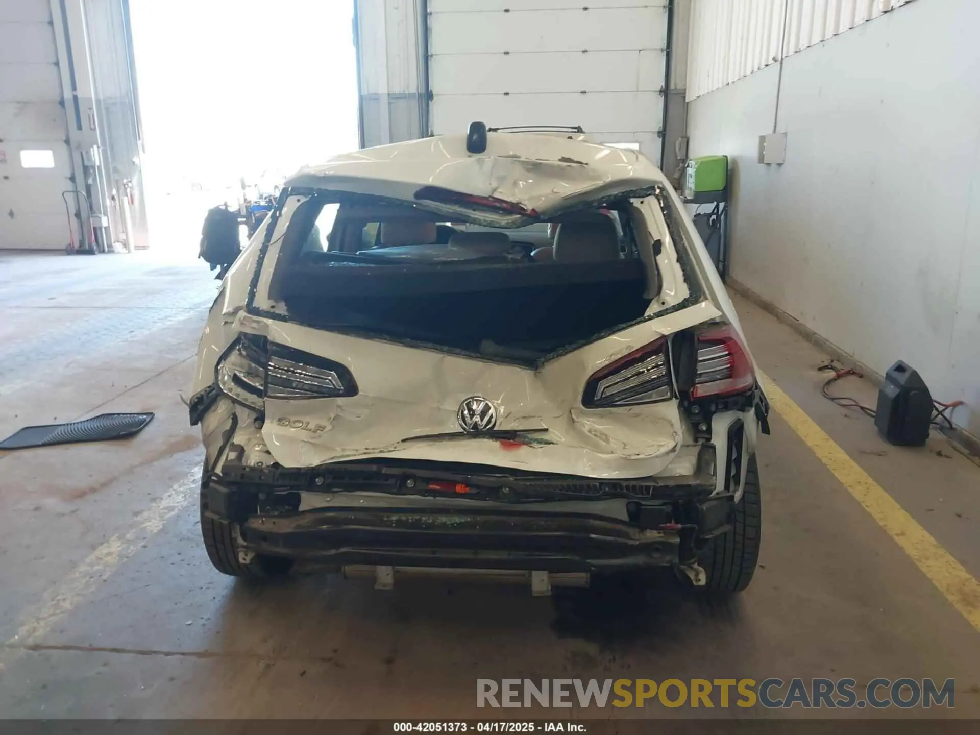 17 Photograph of a damaged car 3VWG57AU4LM009941 VOLKSWAGEN GOLF 2020