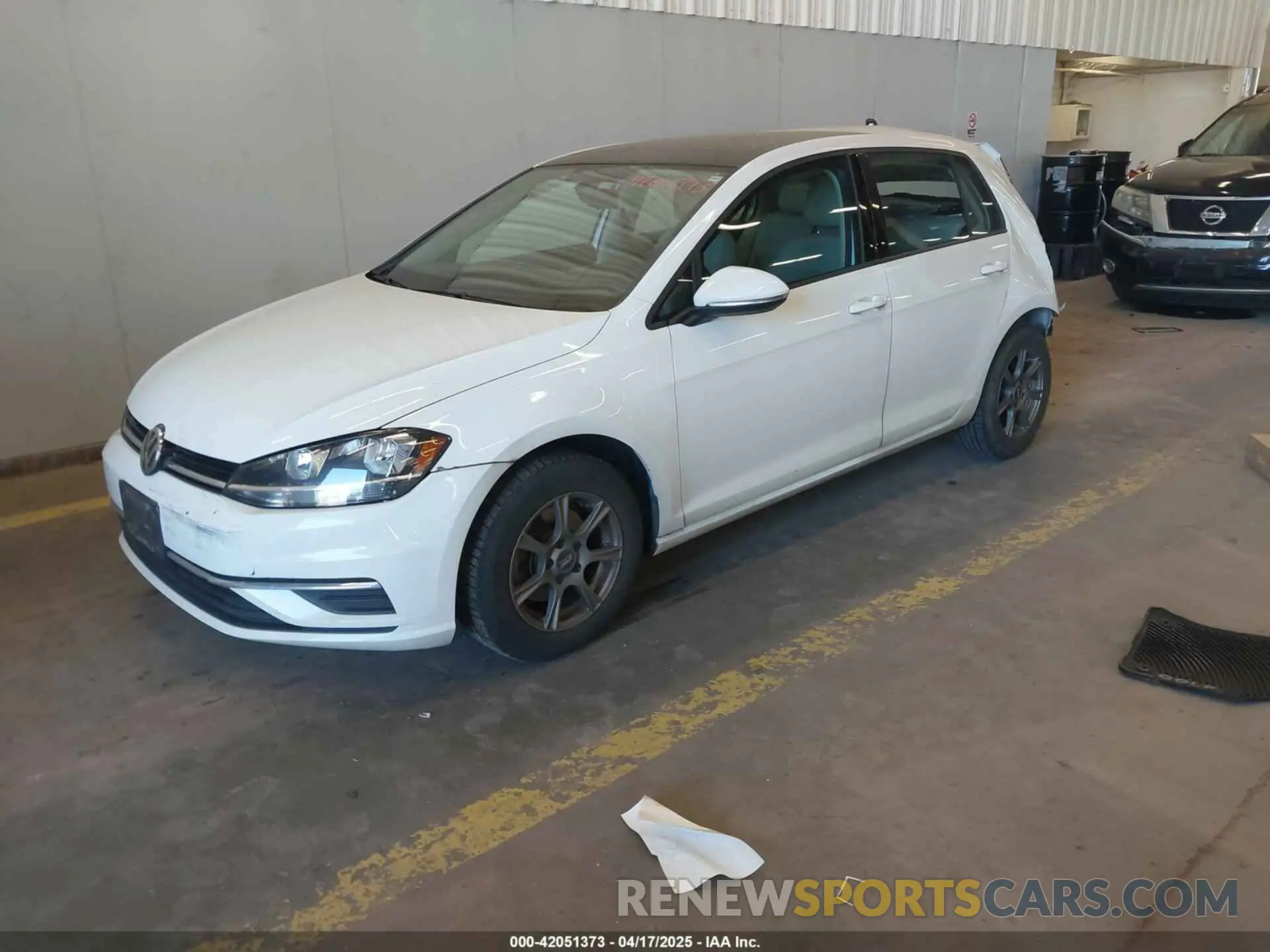 2 Photograph of a damaged car 3VWG57AU4LM009941 VOLKSWAGEN GOLF 2020