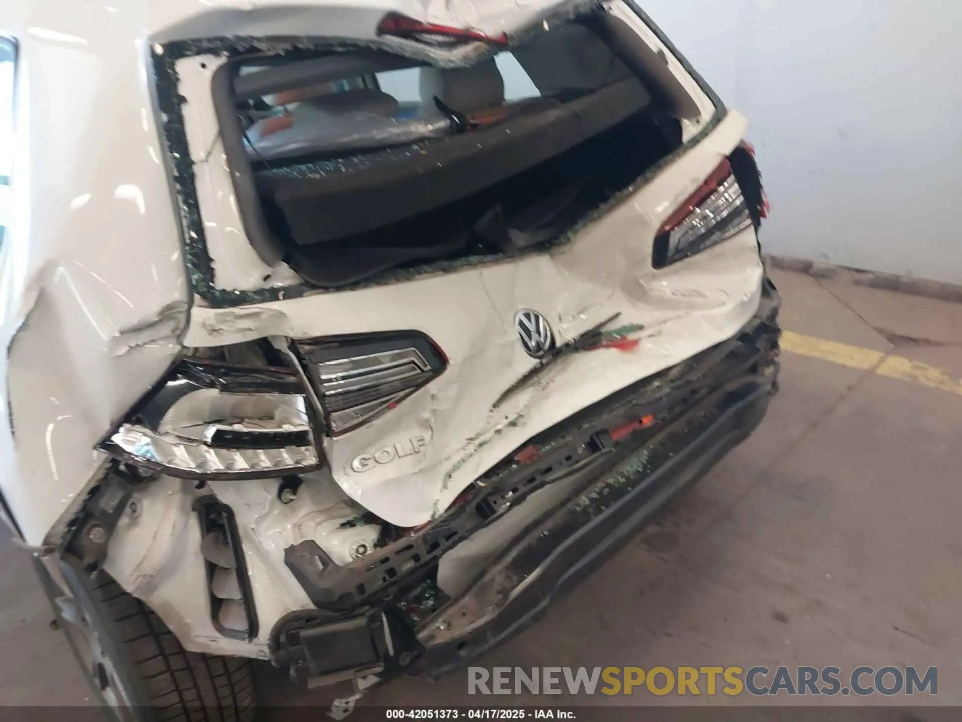 6 Photograph of a damaged car 3VWG57AU4LM009941 VOLKSWAGEN GOLF 2020