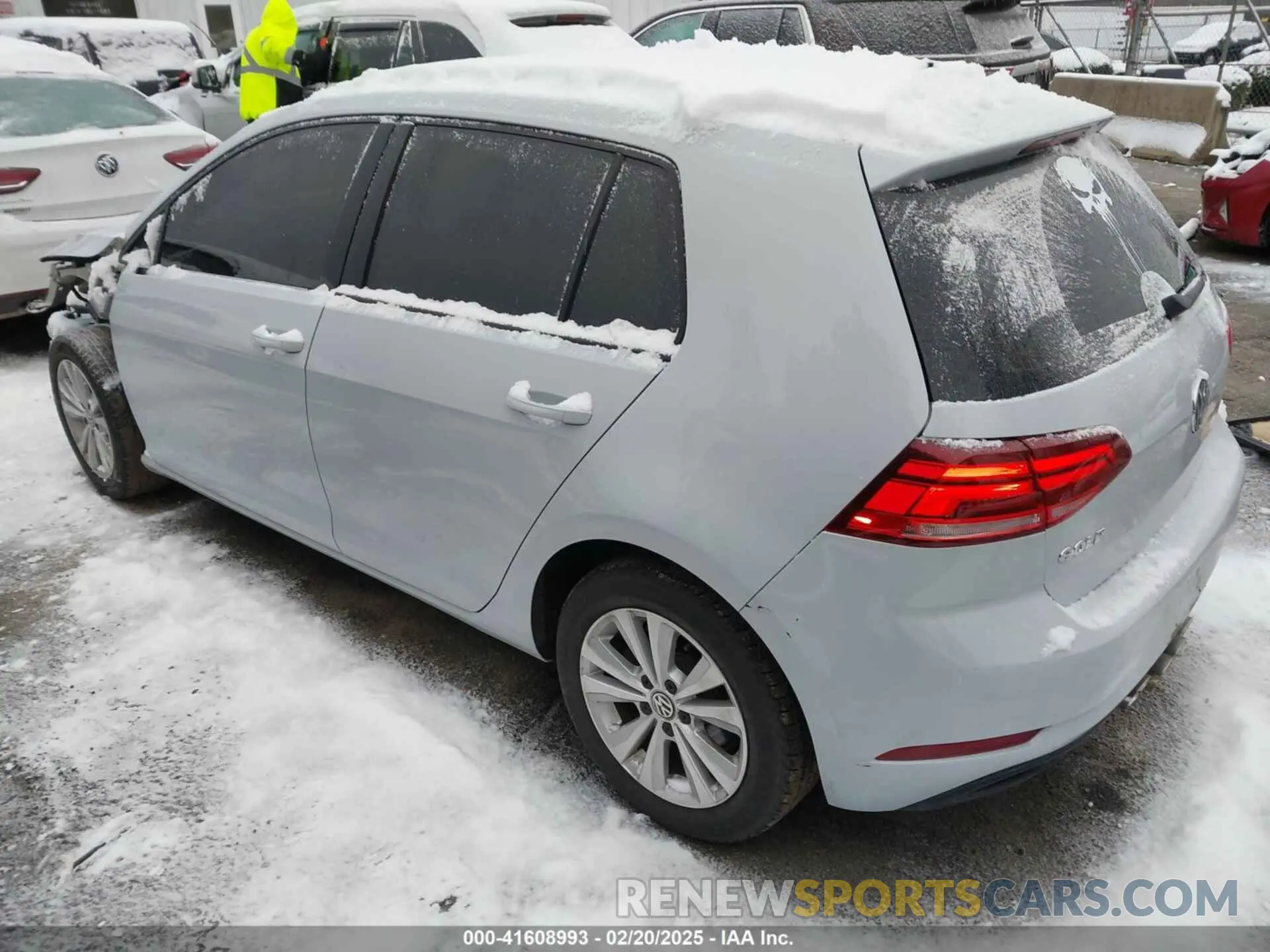 3 Photograph of a damaged car 3VWG57AU5LM010192 VOLKSWAGEN GOLF 2020