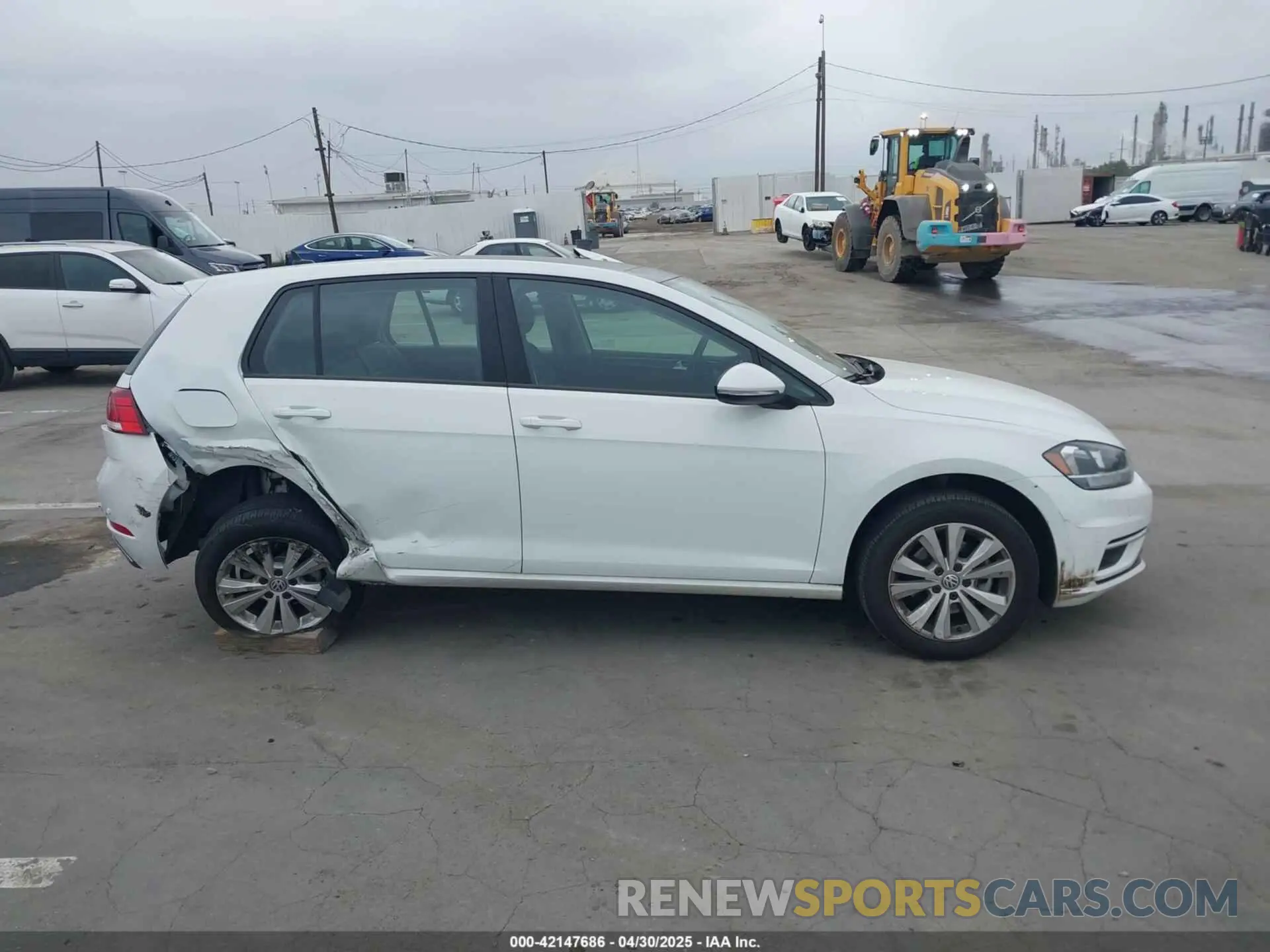 13 Photograph of a damaged car 3VWG57AU9LM008073 VOLKSWAGEN GOLF 2020