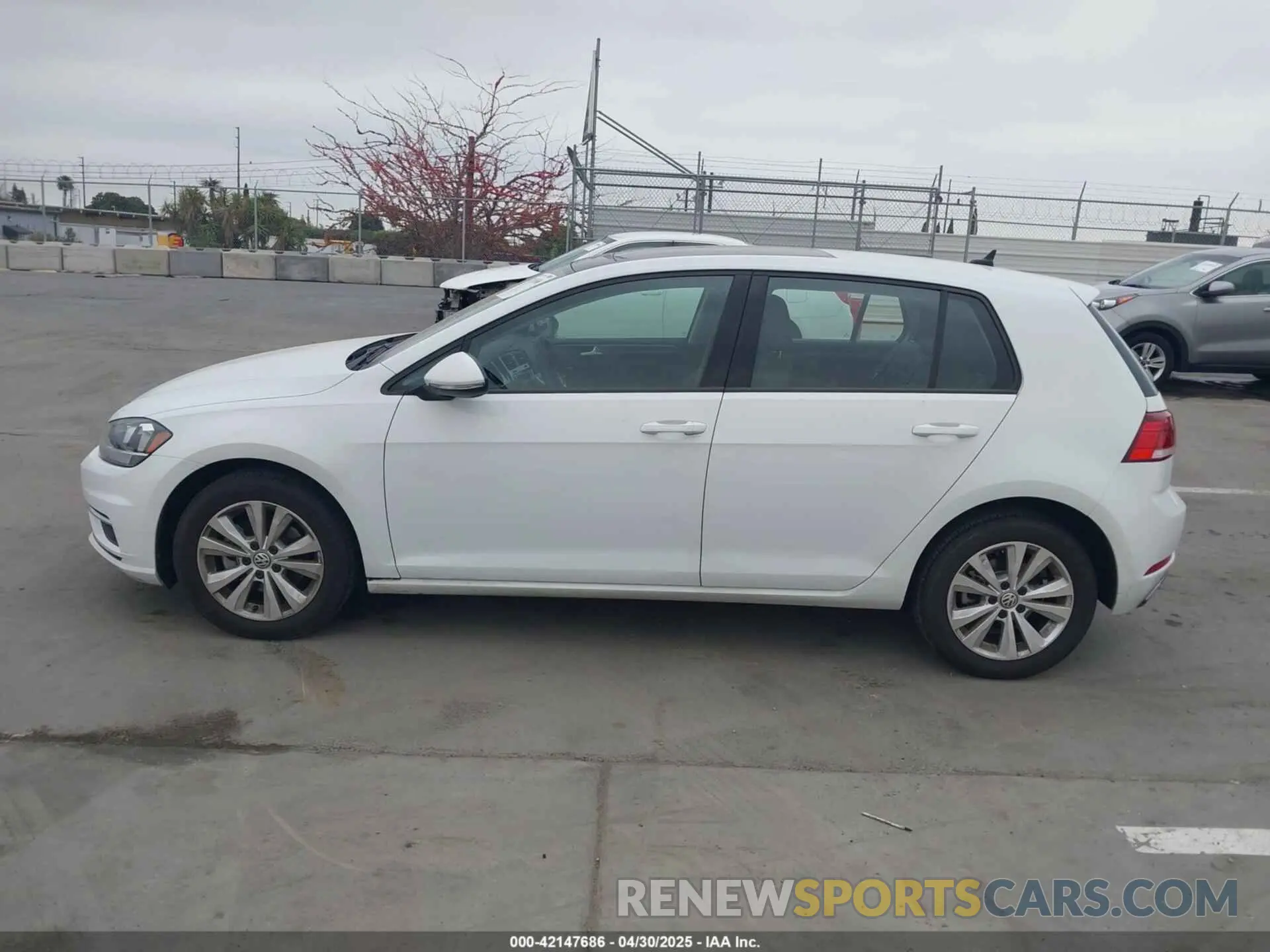 14 Photograph of a damaged car 3VWG57AU9LM008073 VOLKSWAGEN GOLF 2020