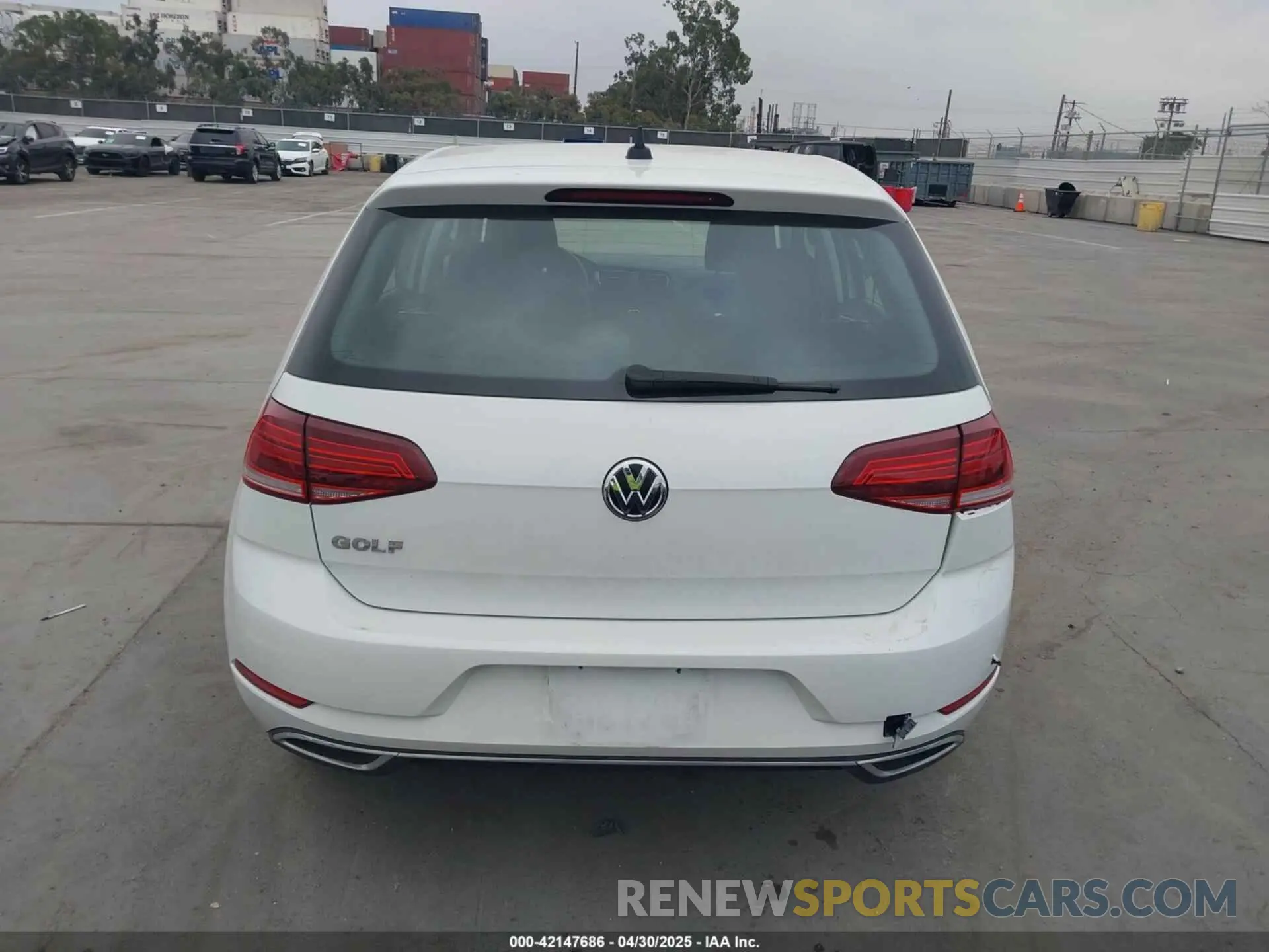 16 Photograph of a damaged car 3VWG57AU9LM008073 VOLKSWAGEN GOLF 2020