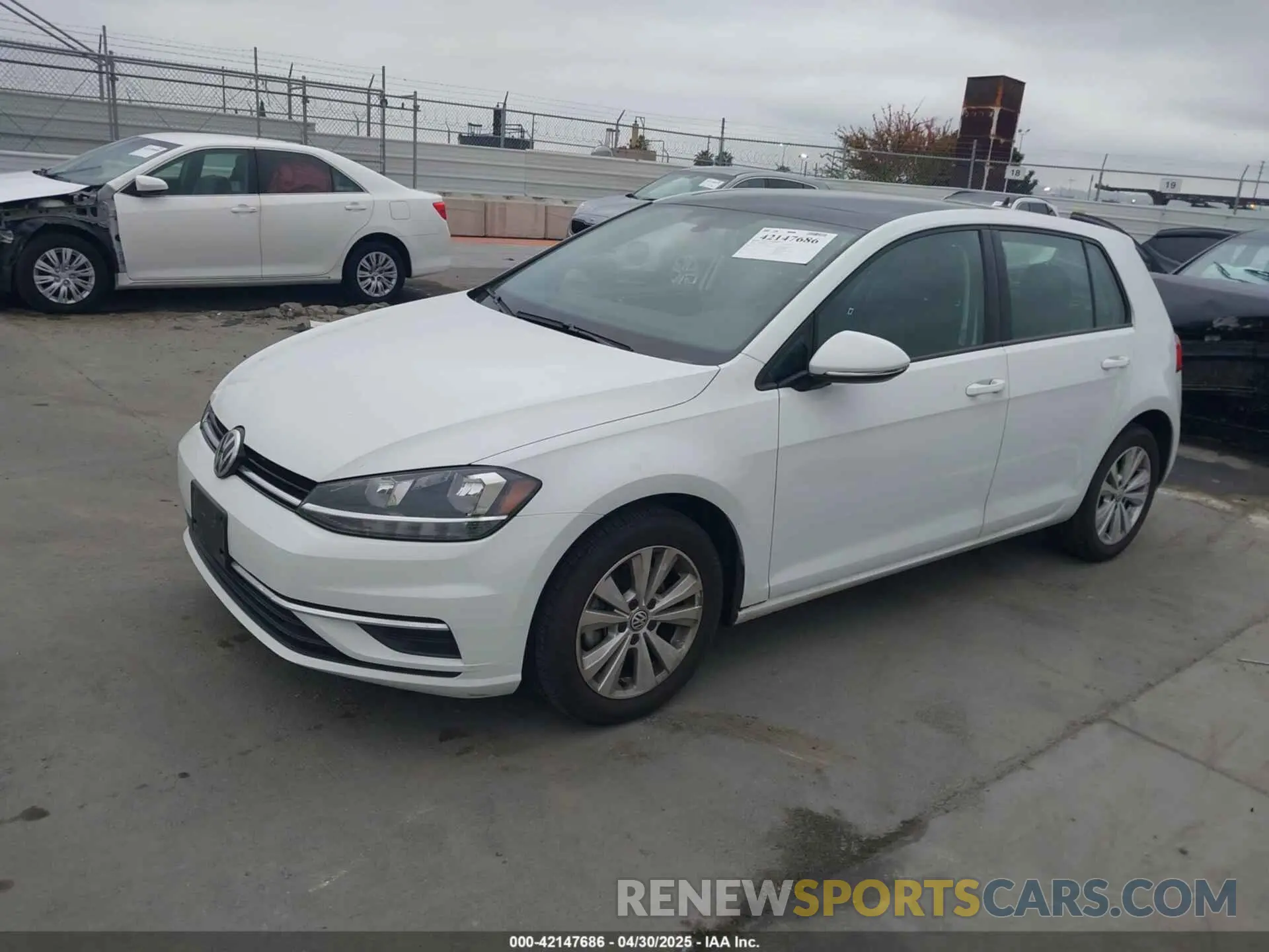 2 Photograph of a damaged car 3VWG57AU9LM008073 VOLKSWAGEN GOLF 2020