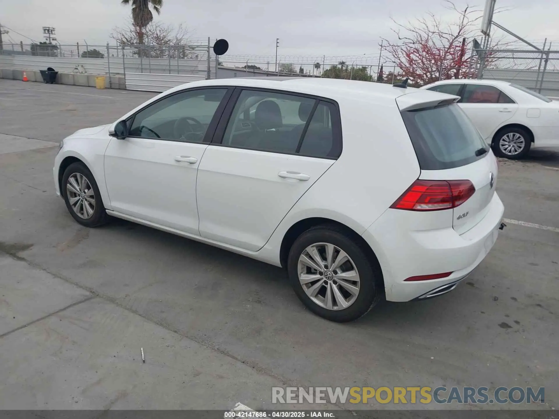 3 Photograph of a damaged car 3VWG57AU9LM008073 VOLKSWAGEN GOLF 2020
