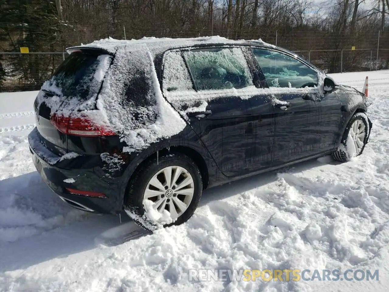 3 Photograph of a damaged car 3VWW57AU0LM009270 VOLKSWAGEN GOLF 2020