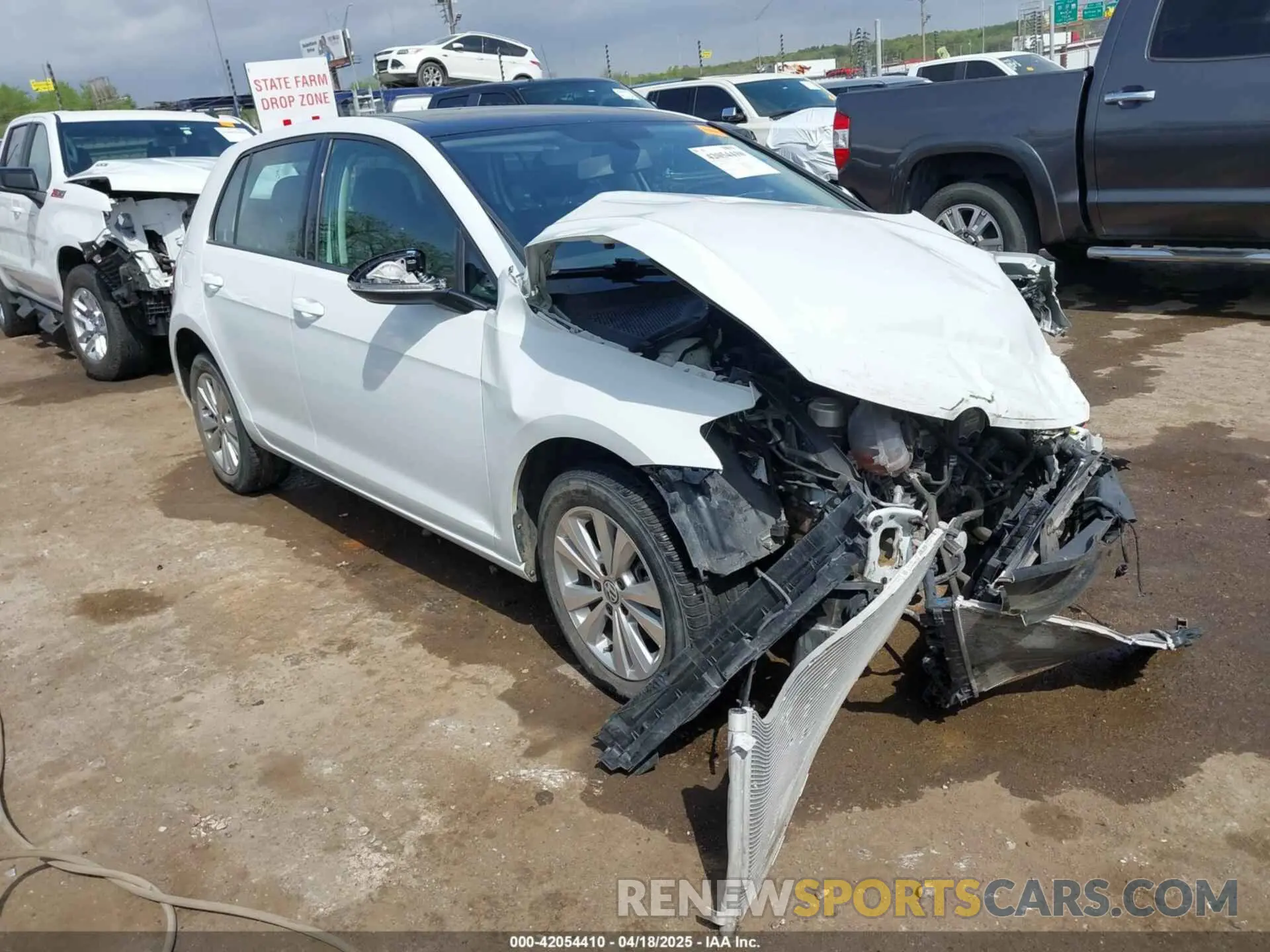 1 Photograph of a damaged car 3VWG57AU7MM003388 VOLKSWAGEN GOLF 2021